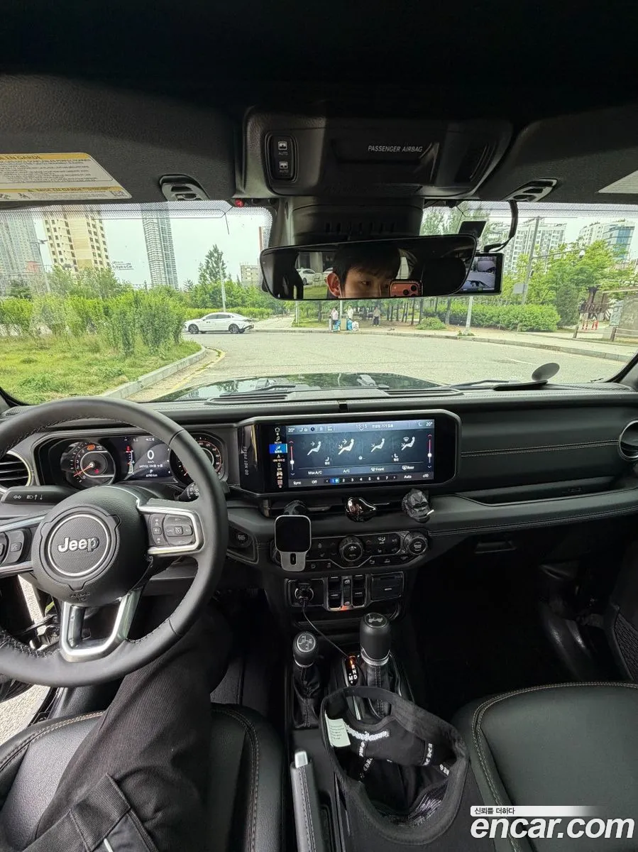 Jeep Wrangler 2025 — 2