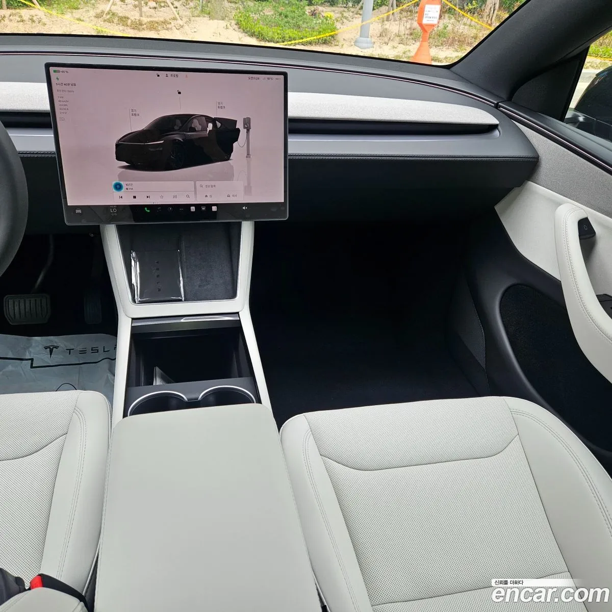 Tesla Model Y 2026 — 13