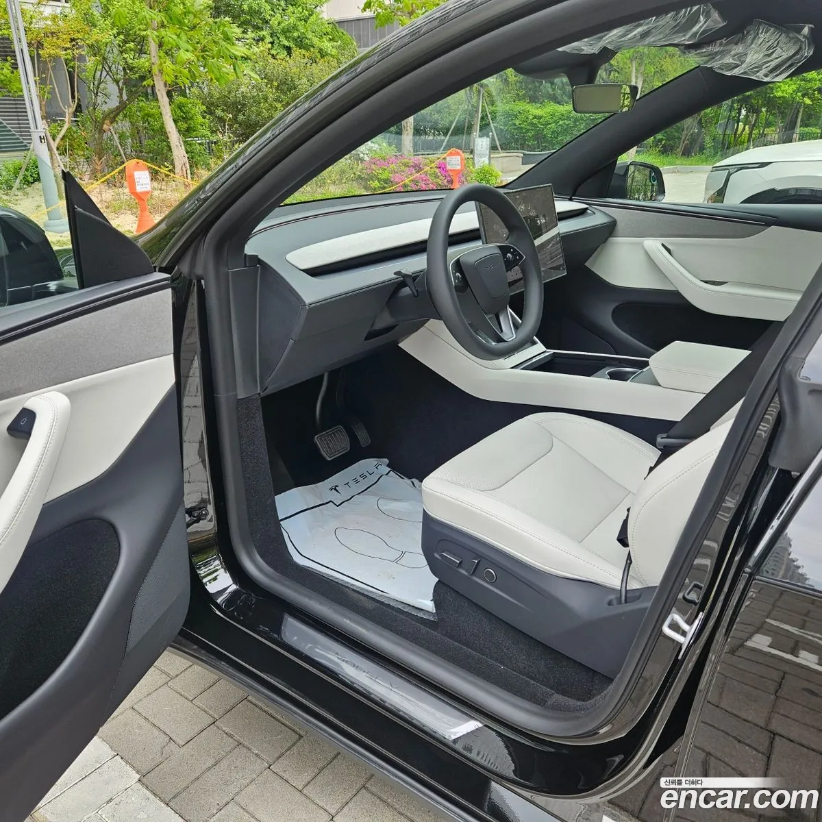 Tesla Model Y 2026 — 4