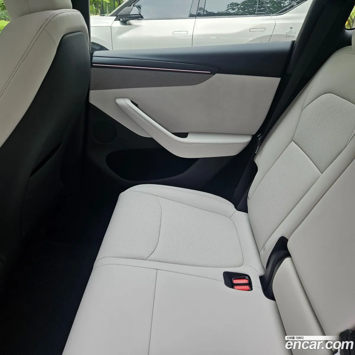 Tesla Model Y 2026 — 7