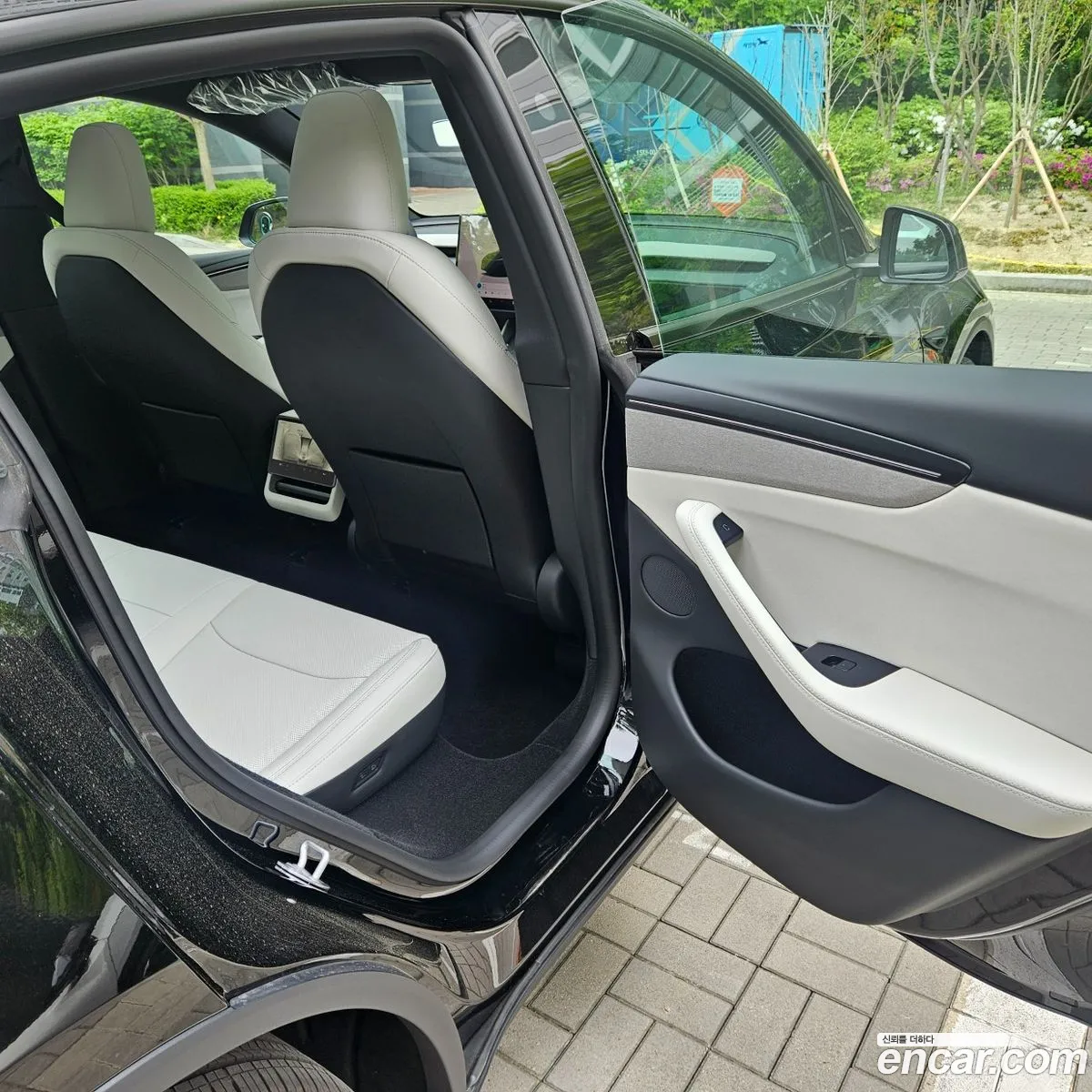 Tesla Model Y 2026 — 3