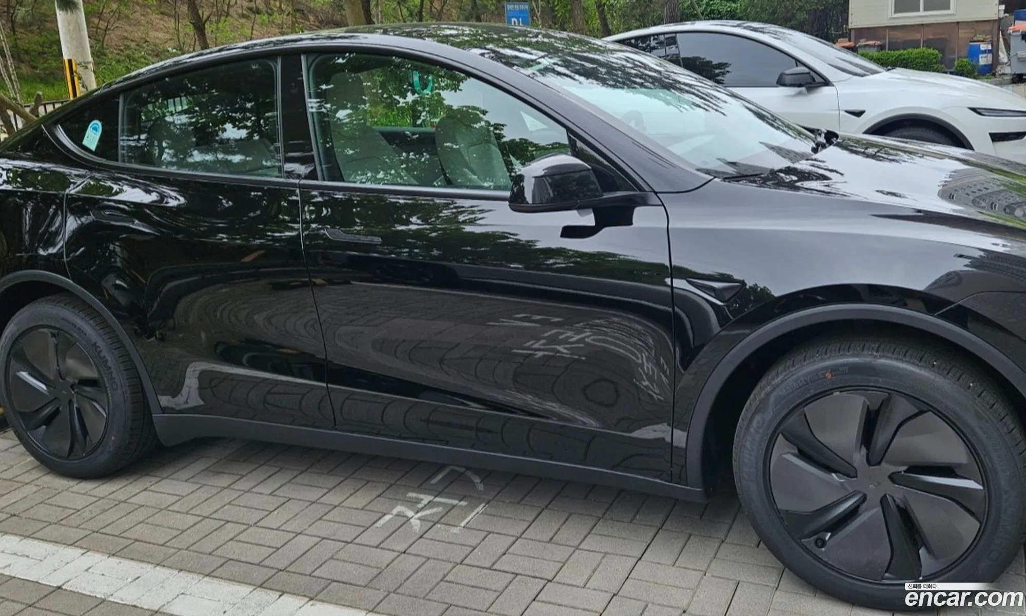 Tesla Model Y 2026 — 6