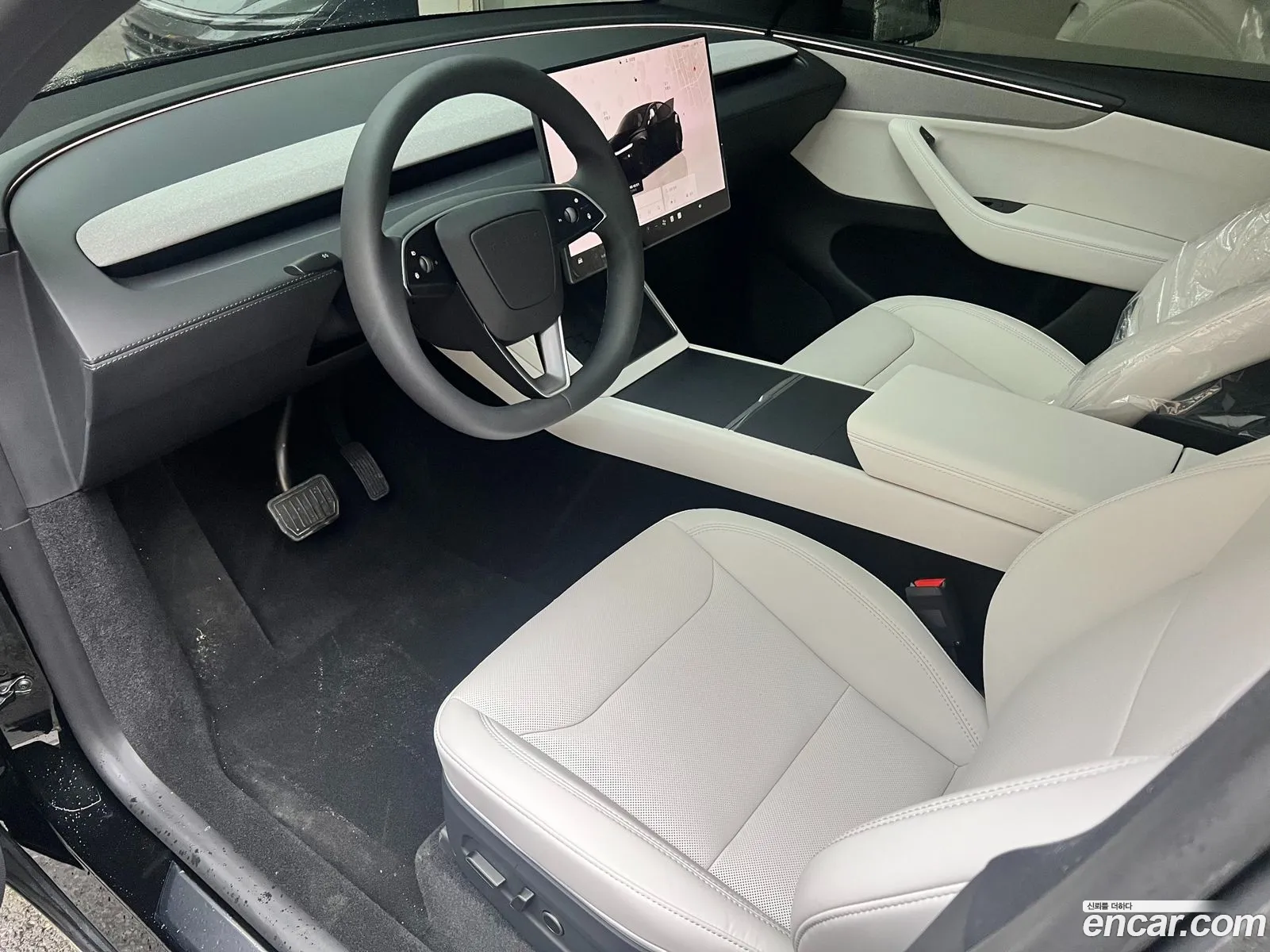 Tesla Model Y 2026 — 3