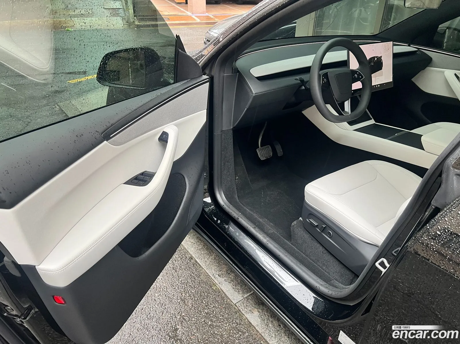Tesla Model Y 2026 — 4