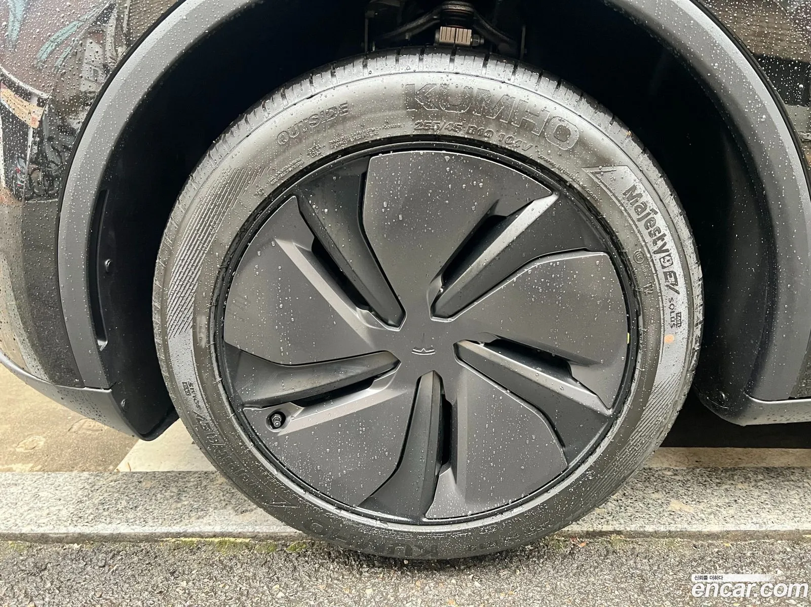 Tesla Model Y 2026 — 10