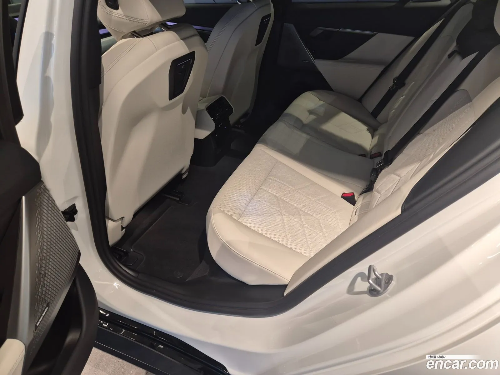BMW 5 Series 2025 — 16