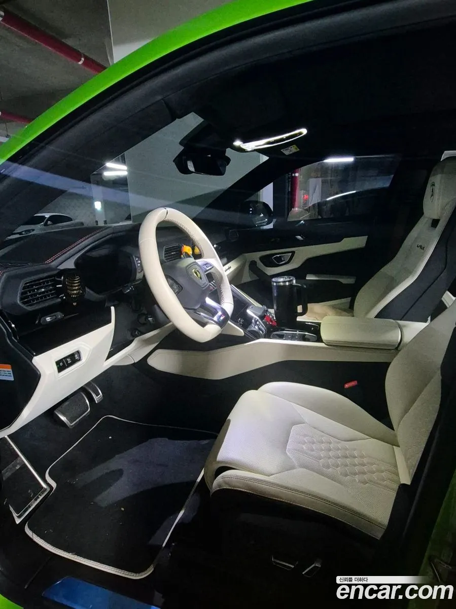 Lamborghini Urus 2023 — 2