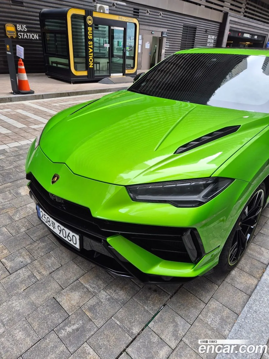 Lamborghini Urus 2023 — 3