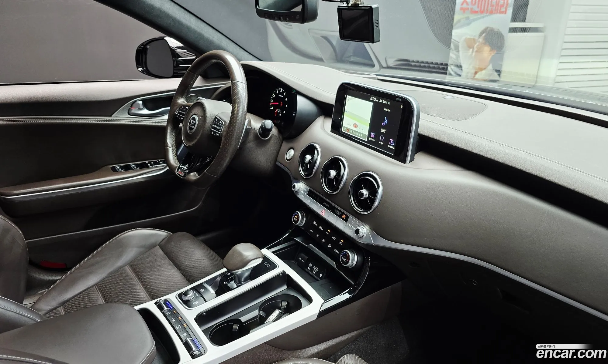 Kia Stinger 2017 — 29