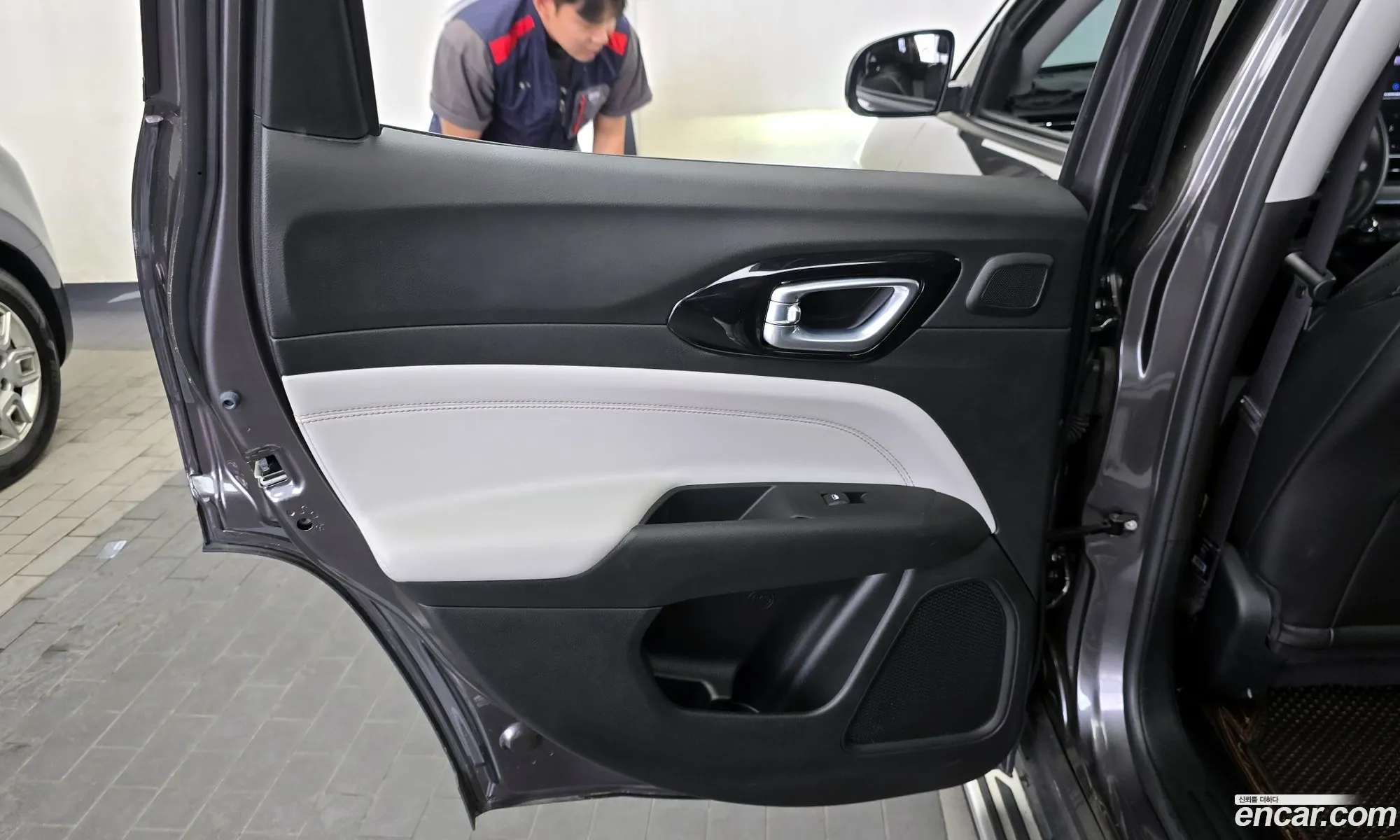 Jeep Compass 2022 3C4NJDCB9NT173775 — 28