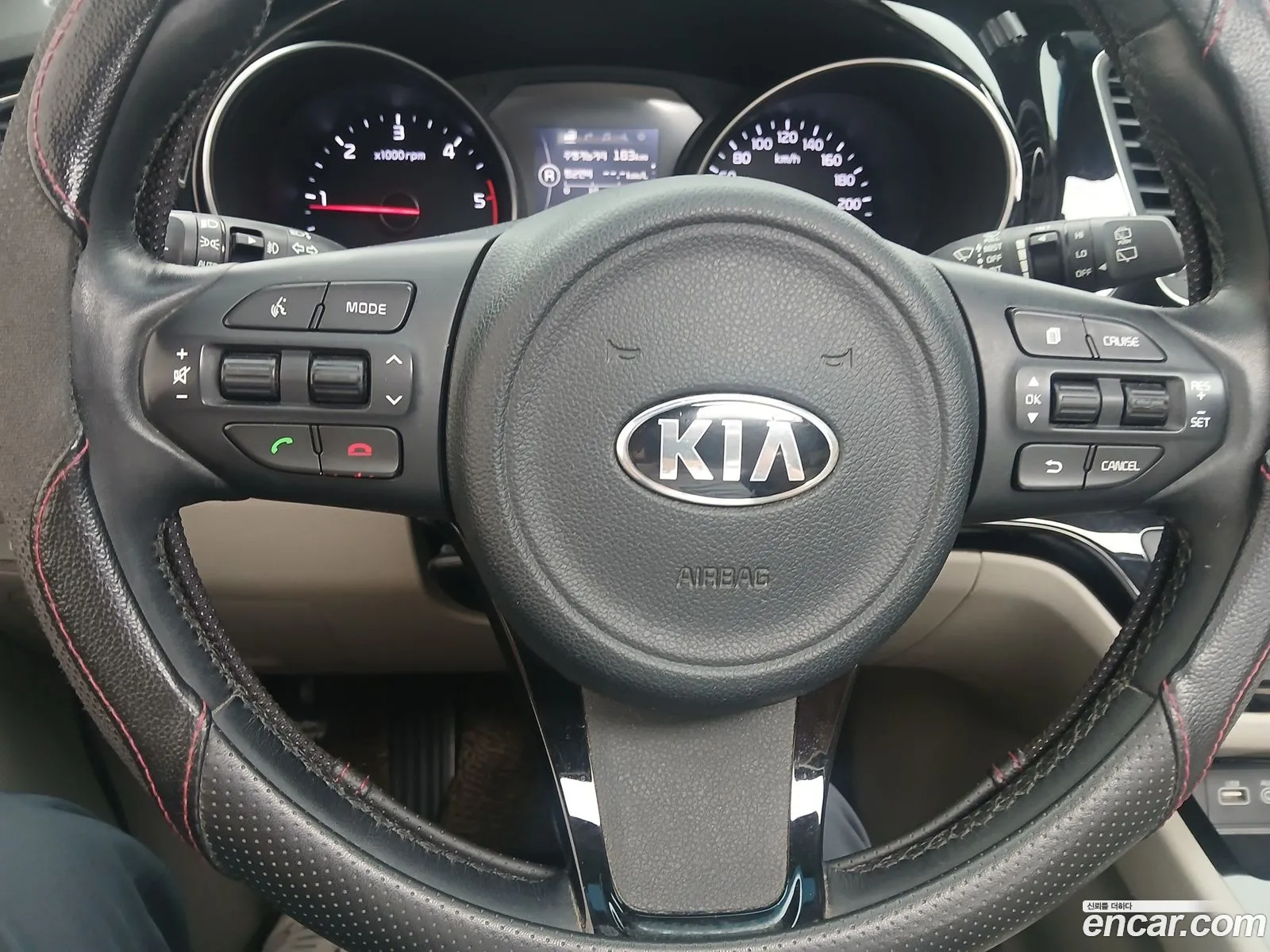 Kia Carnival 2015 — 4
