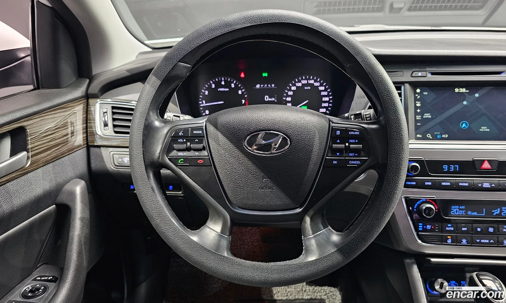 Hyundai LF Sonata 2014 — 12