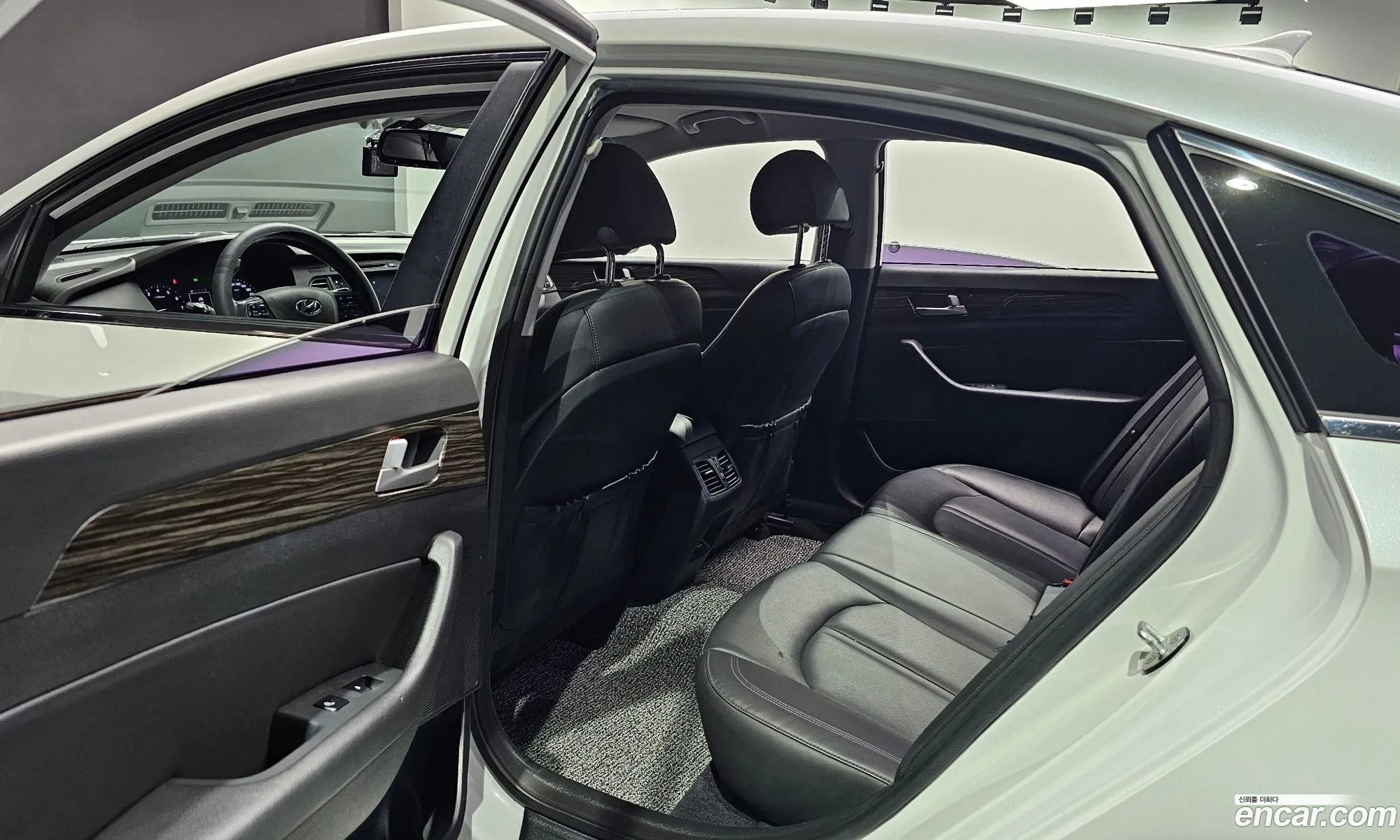 Hyundai LF Sonata 2014 — 18