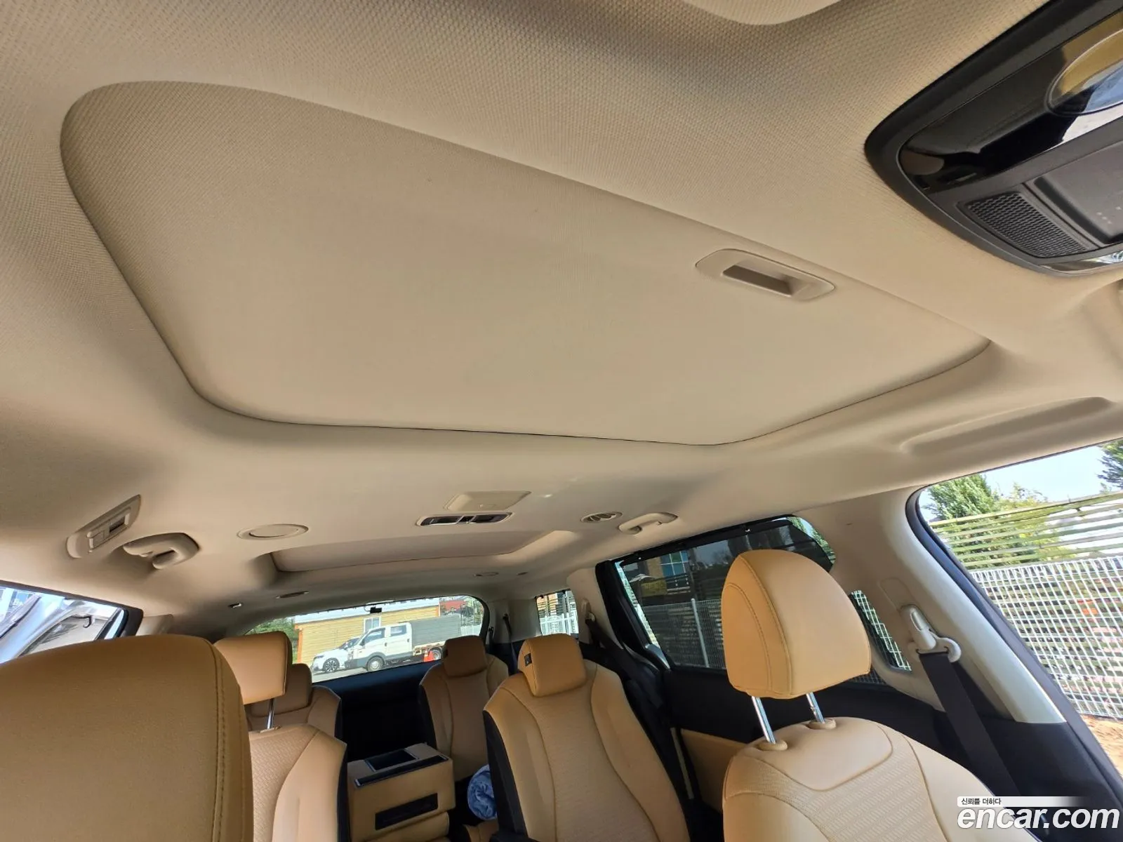 Kia Carnival 2023 — 3