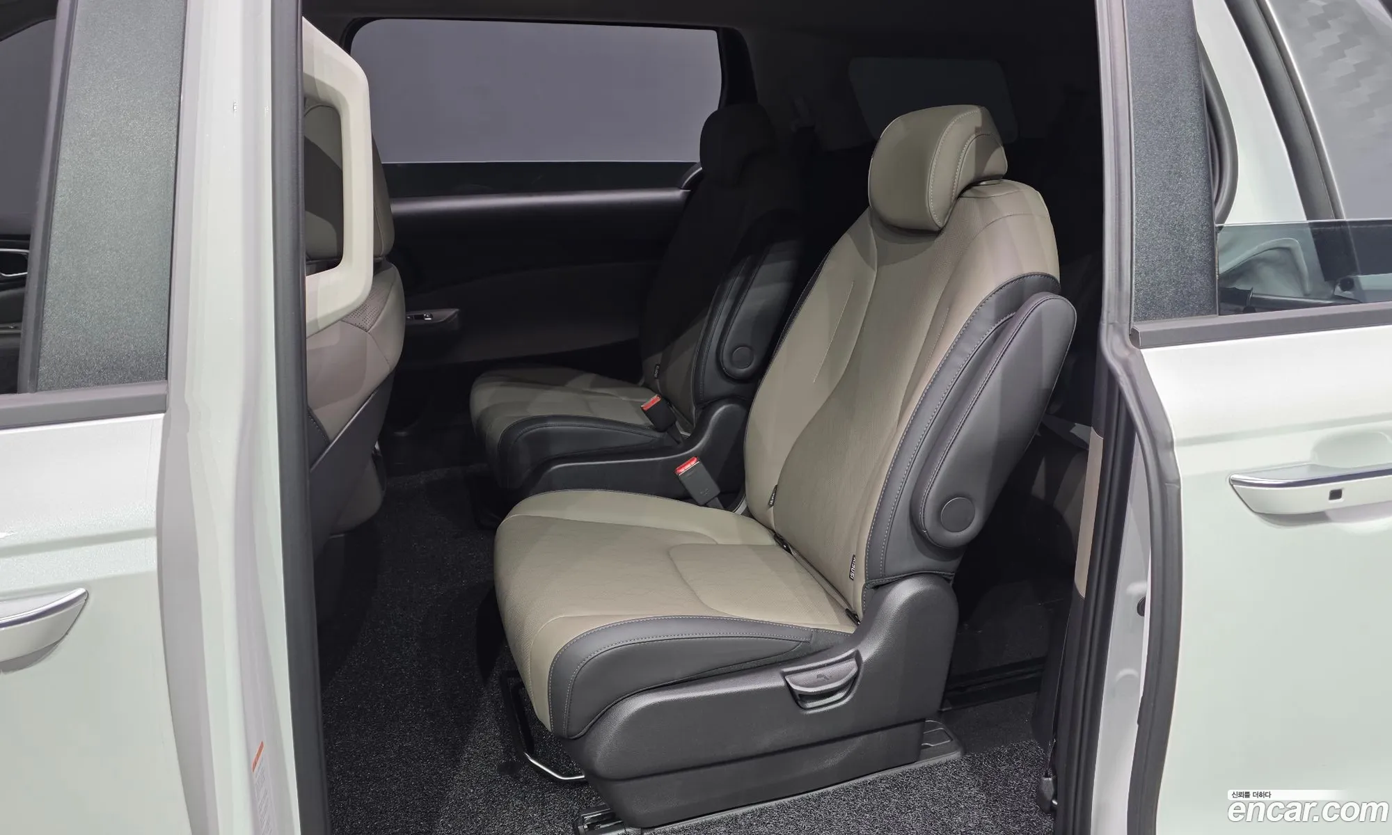 Kia Carnival 2025 — 30