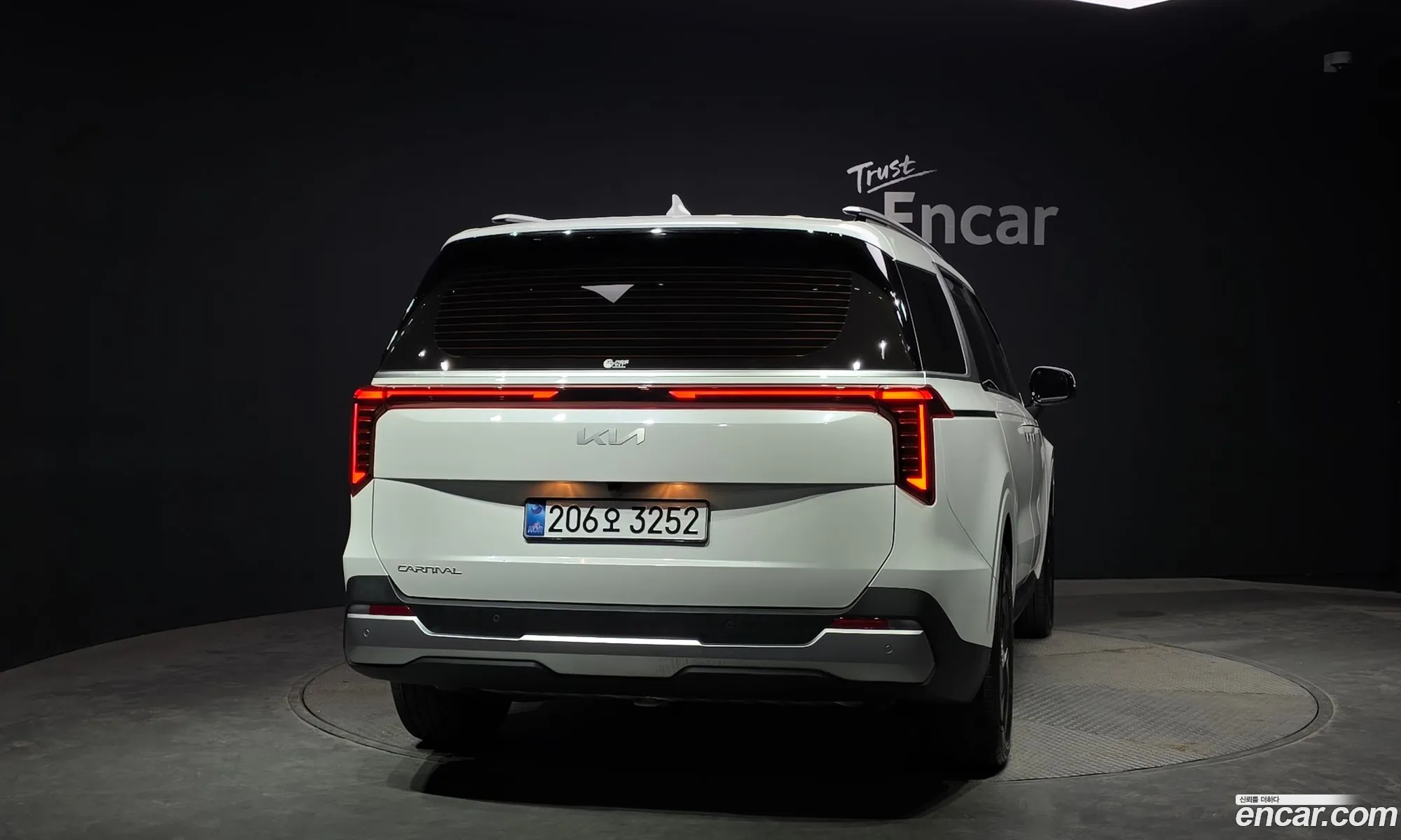 Kia Carnival 2025 — 17
