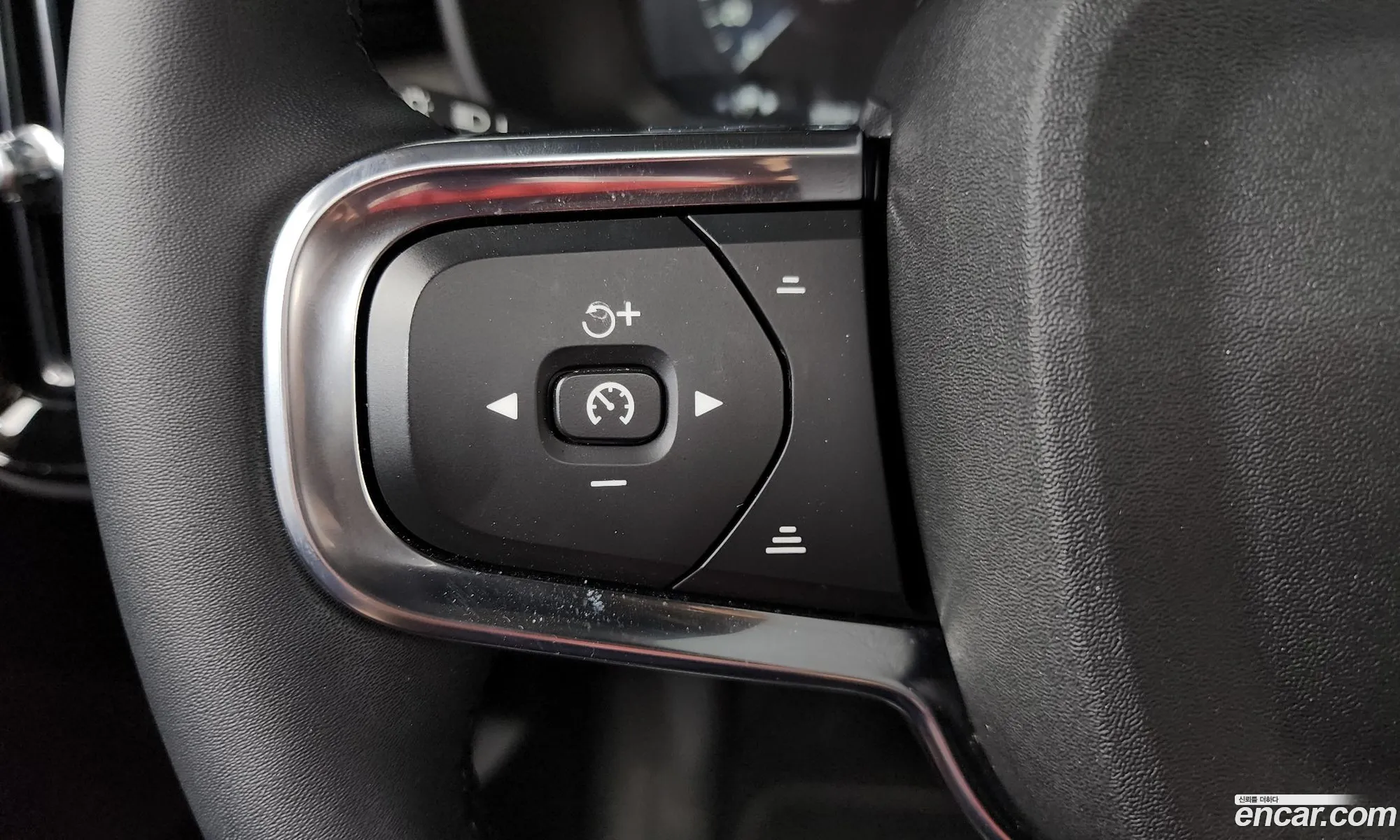 Volvo XC40 2022 — 4