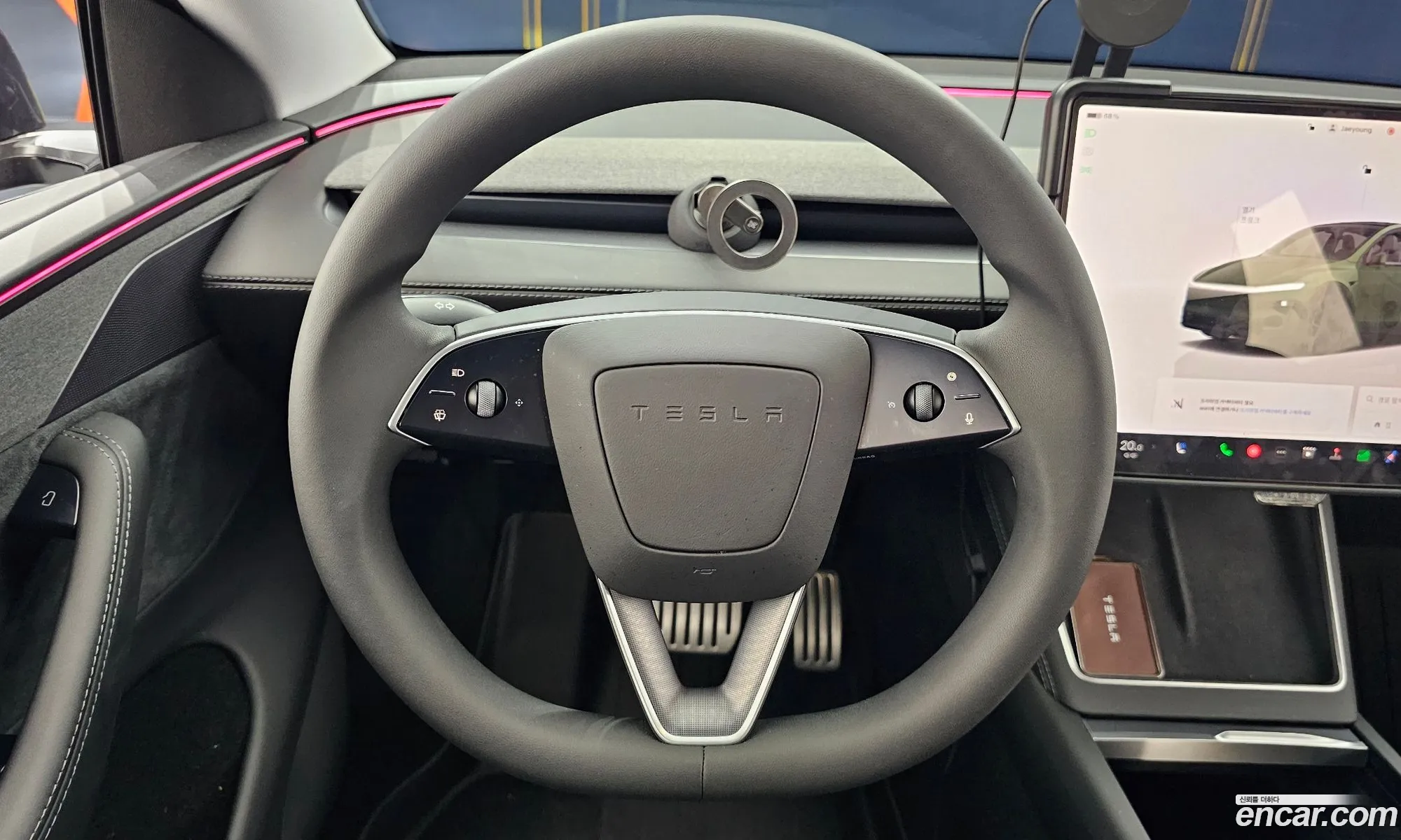 Tesla Model Y 2025 — 22