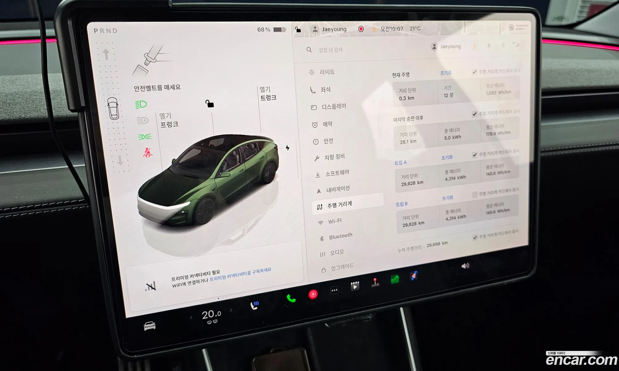 Tesla Model Y 2025 — 32