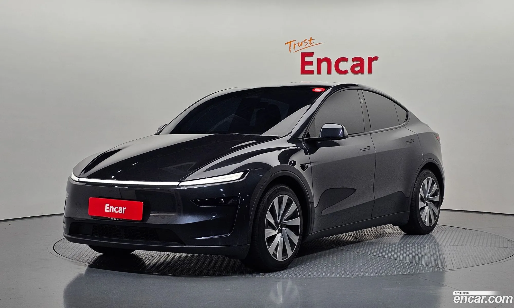 Tesla Model Y 2025 — 23
