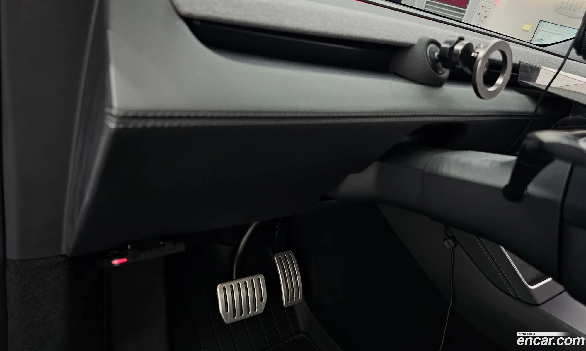 Tesla Model Y 2025 — 34