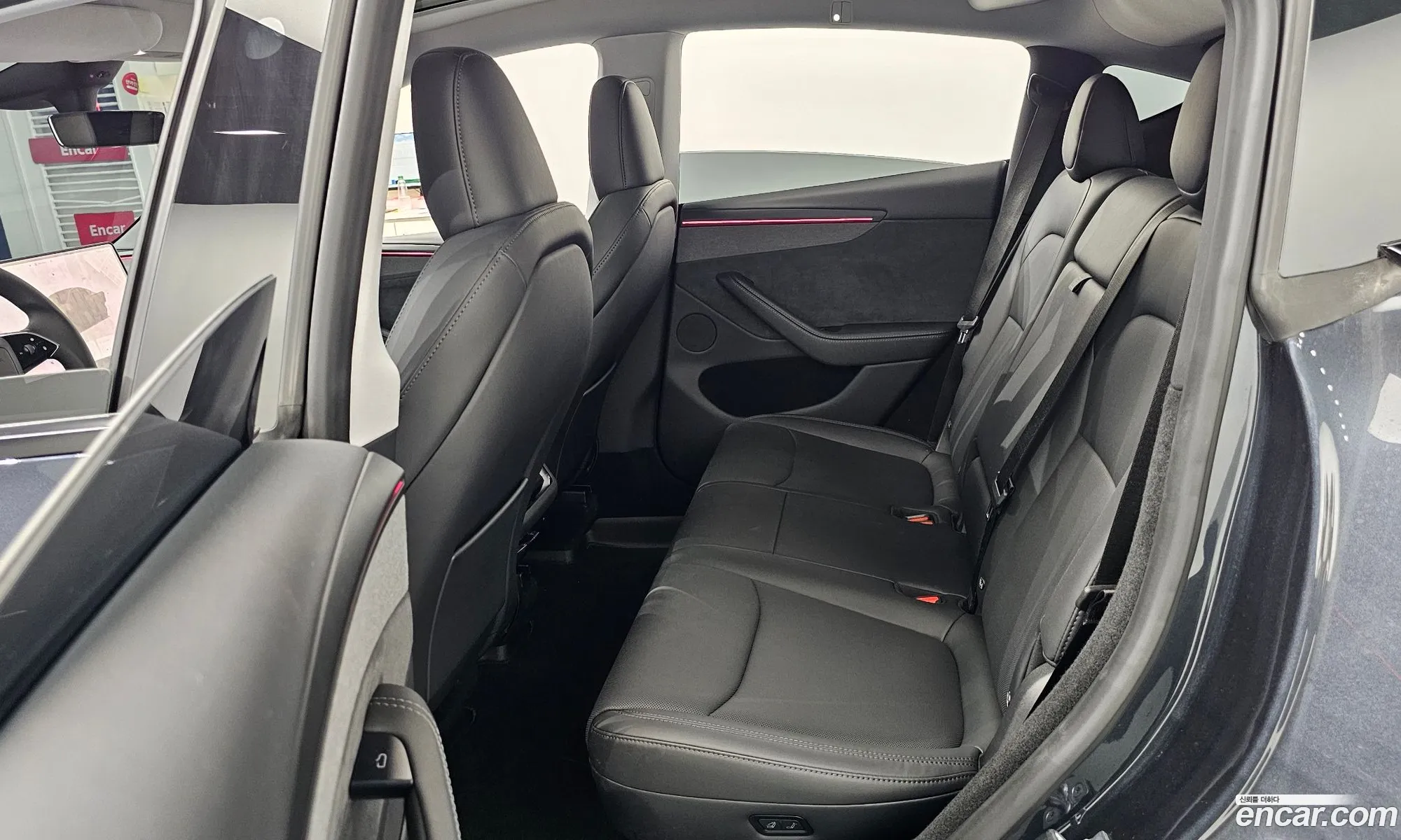 Tesla Model Y 2025 — 16