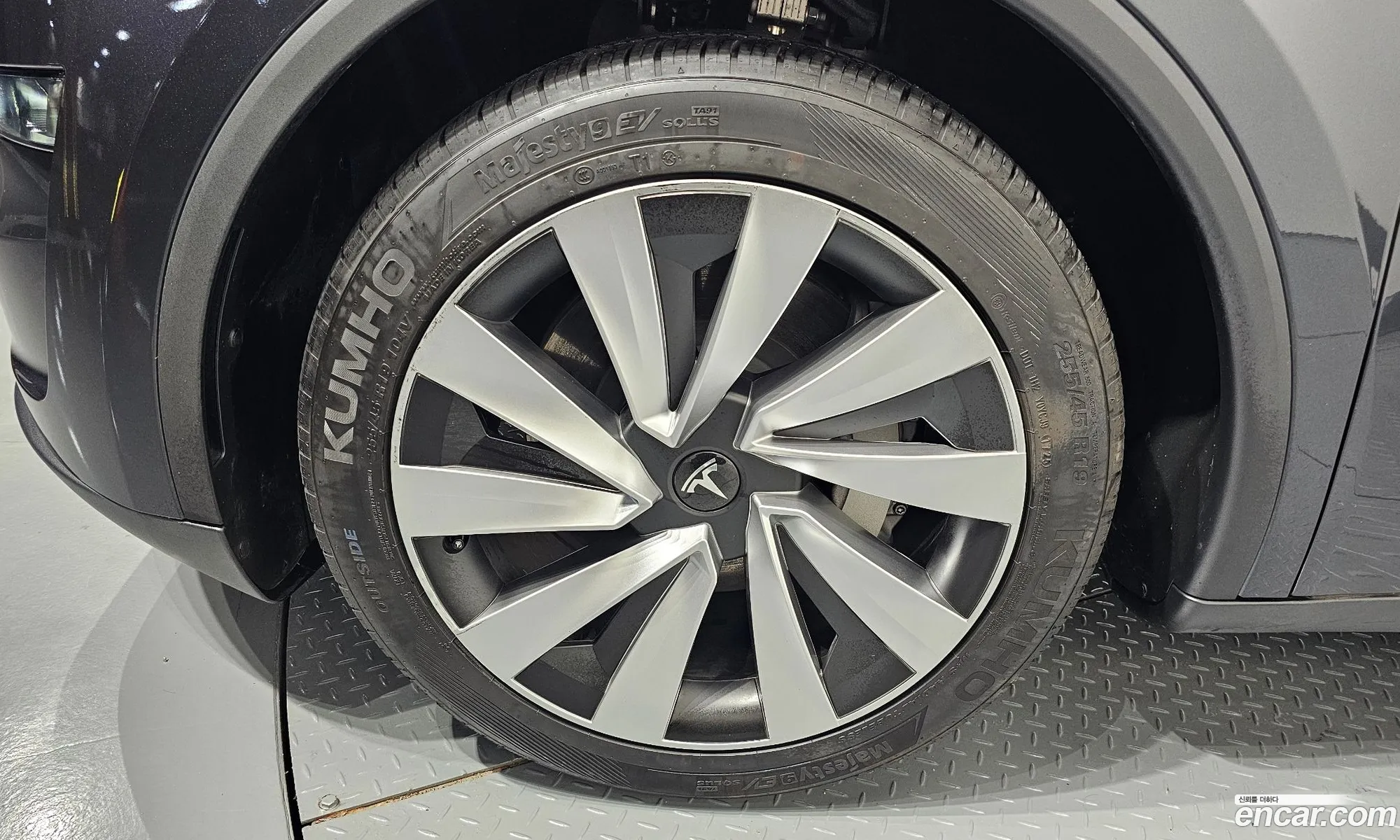 Tesla Model Y 2025 — 6