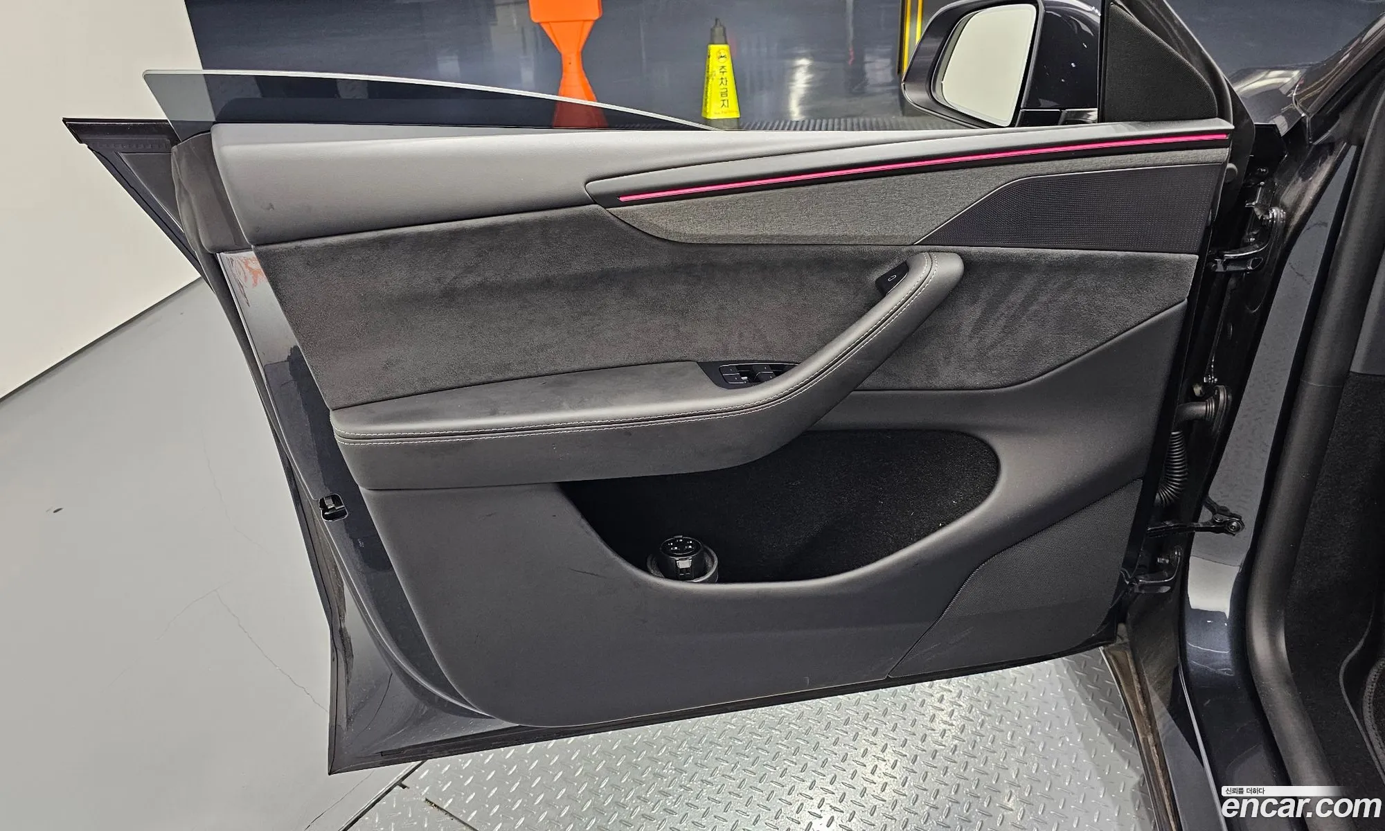 Tesla Model Y 2025 — 31