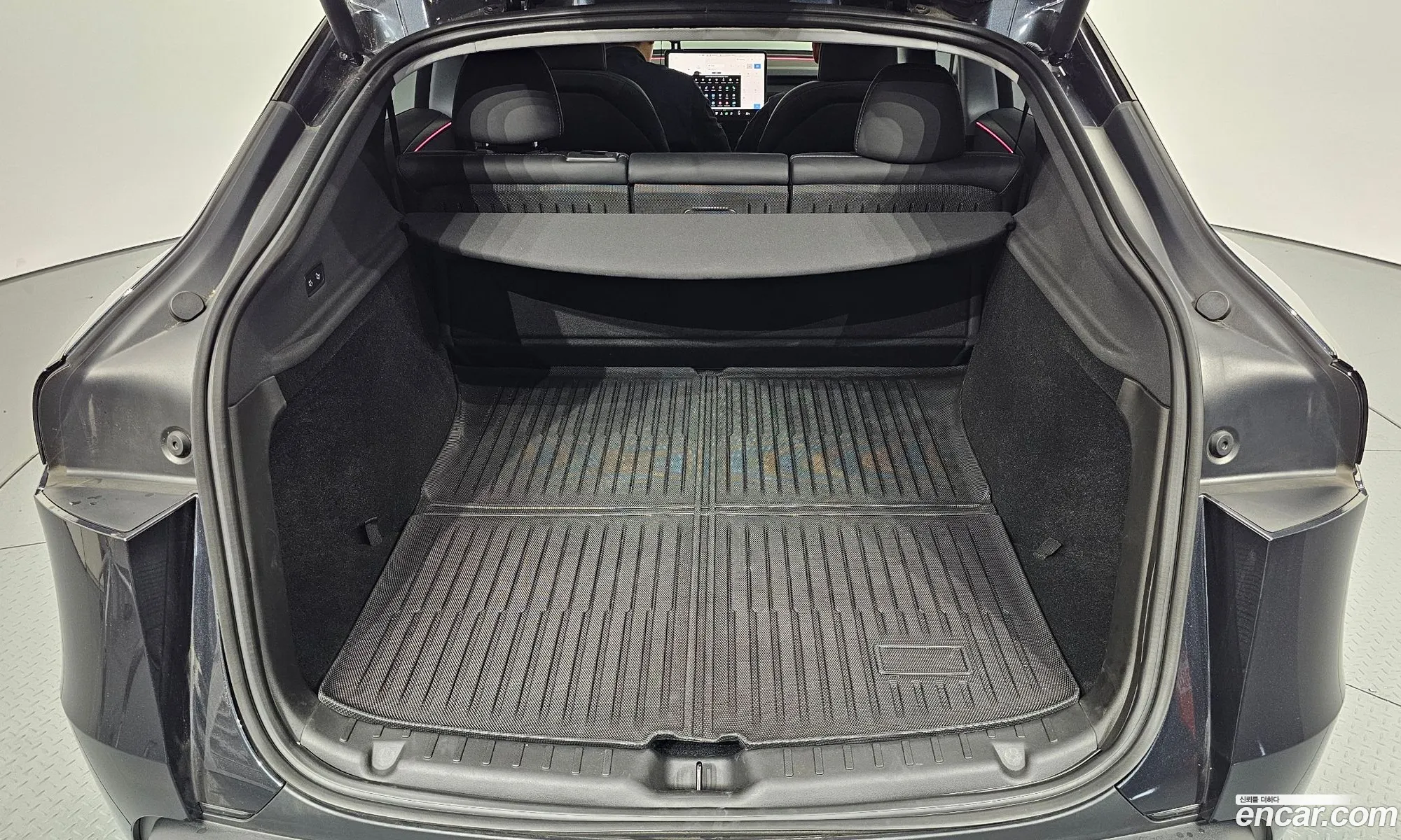 Tesla Model Y 2025 — 14