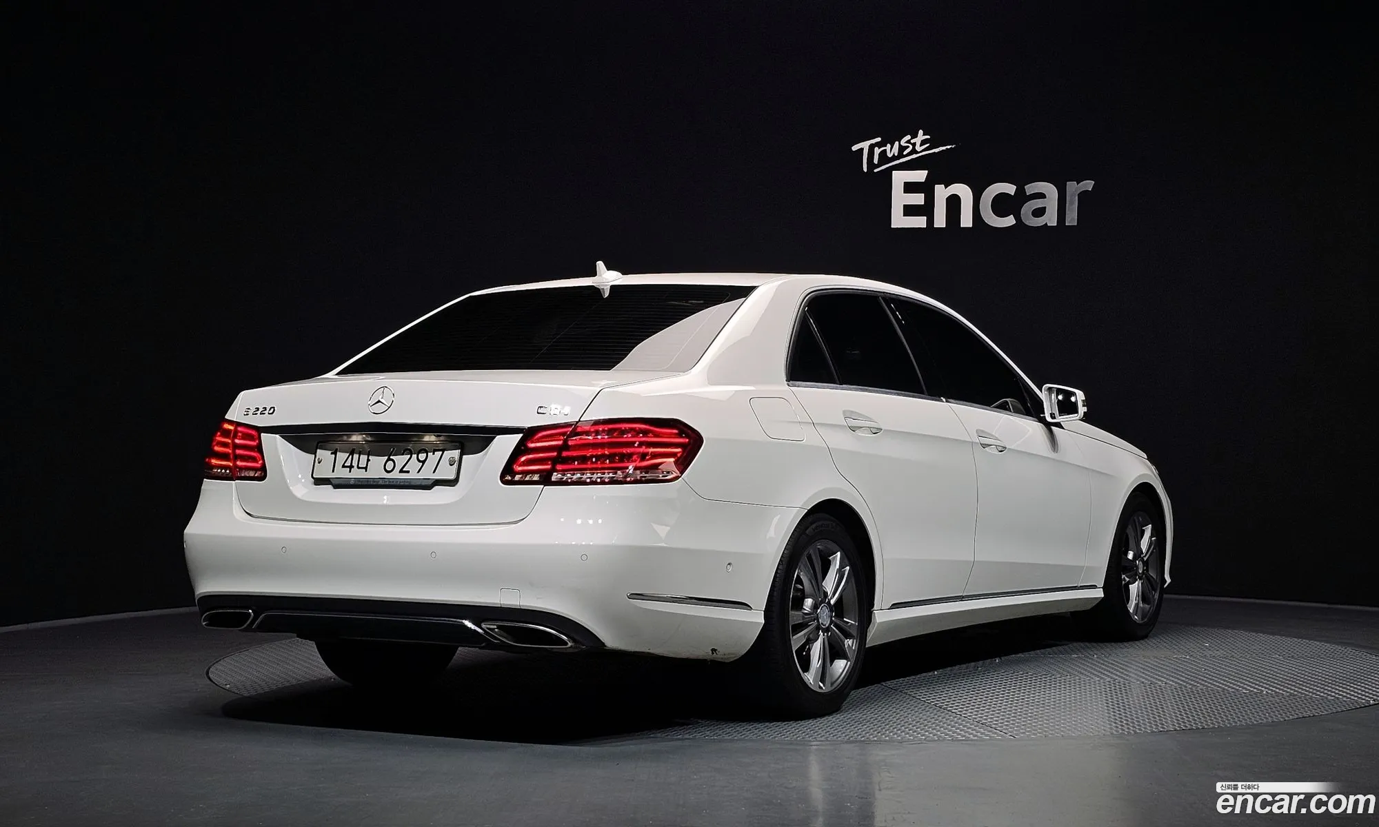 Mercedes-Benz E-Class W212 2013 WDDHF0CB7EA870673 — 12