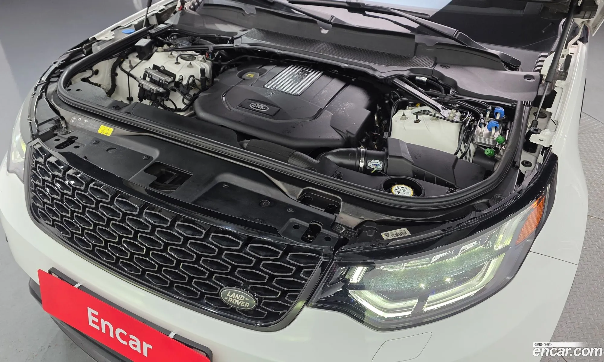 Land Rover Discovery 5 2017 SALRHBBK1HA032254 — 31