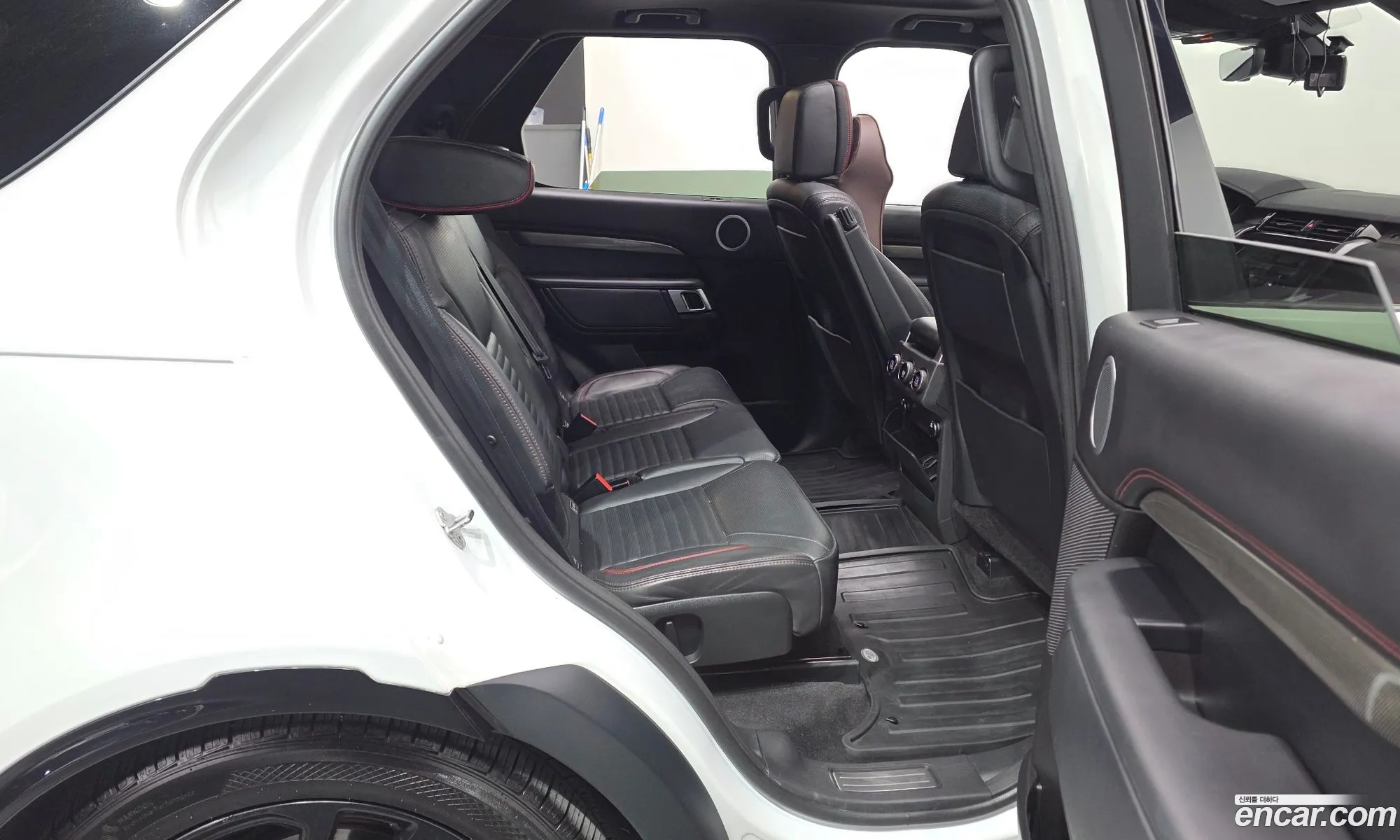 Land Rover Discovery 5 2017 SALRHBBK1HA032254 — 19