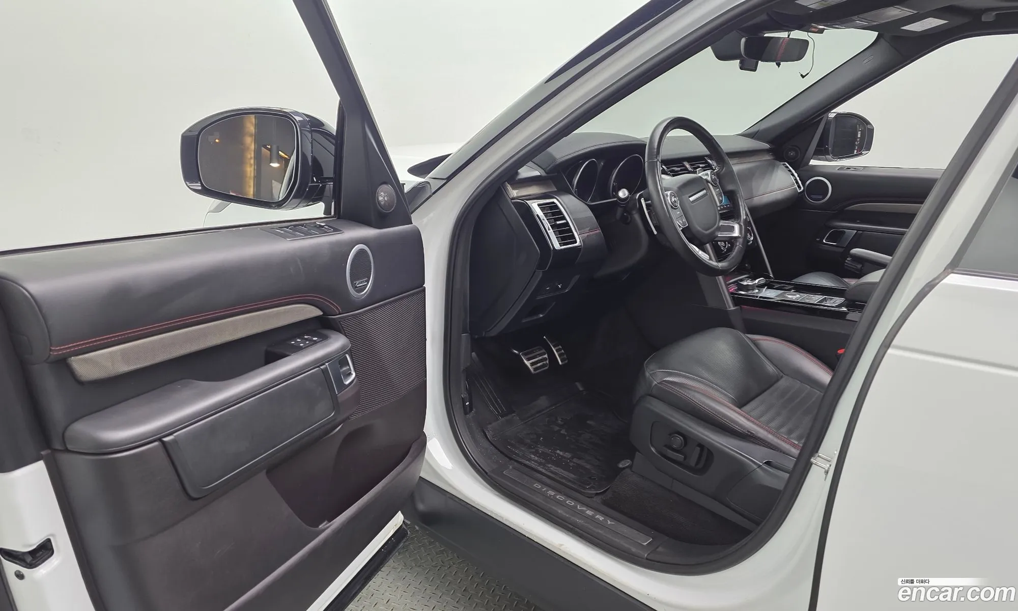 Land Rover Discovery 5 2017 SALRHBBK1HA032254 — 26