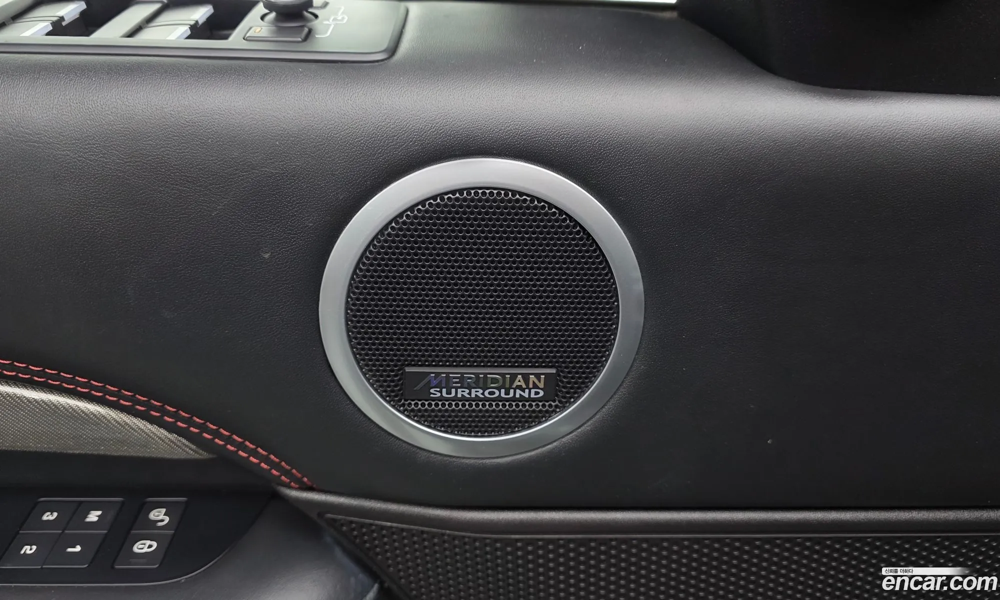 Land Rover Discovery 5 2017 SALRHBBK1HA032254 — 33