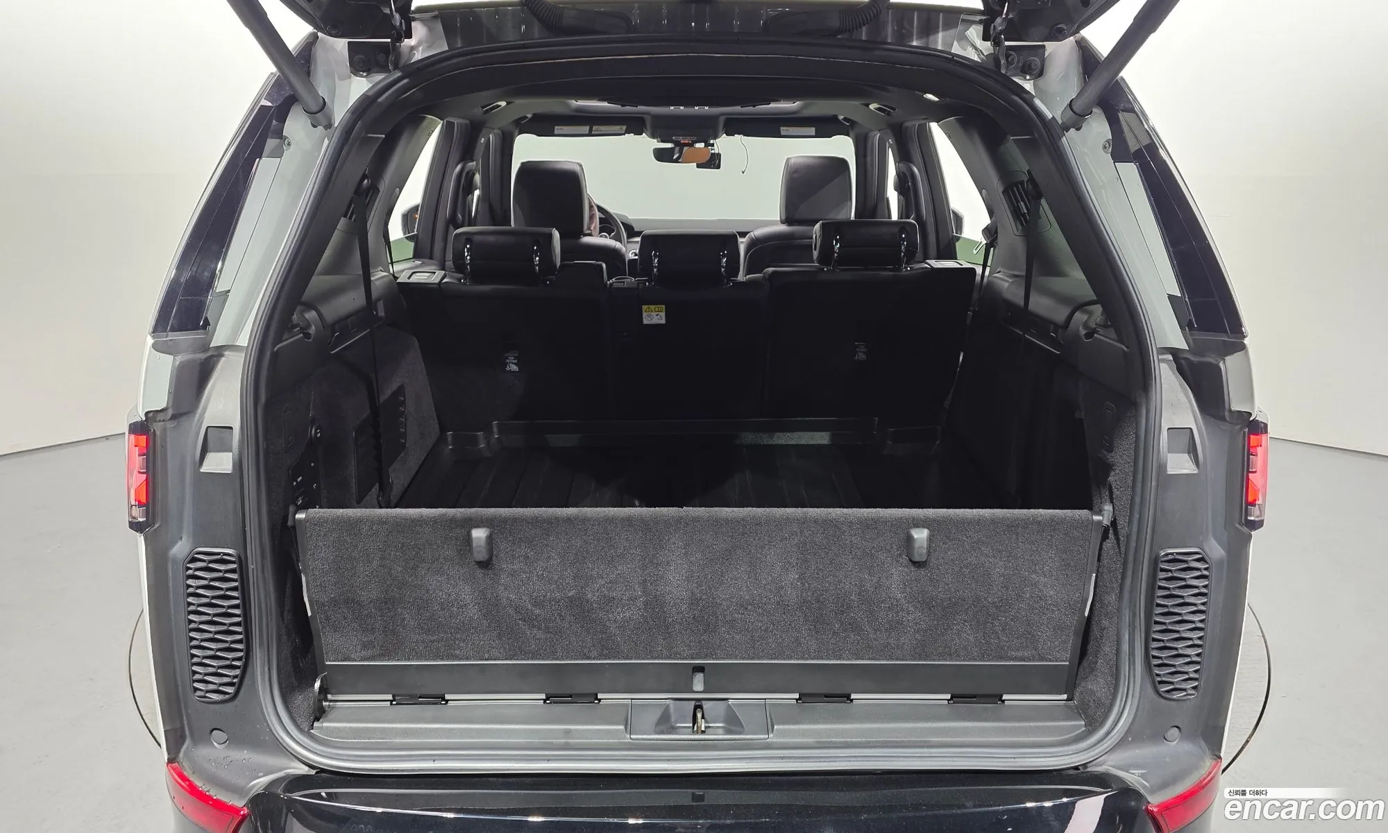 Land Rover Discovery 5 2017 SALRHBBK1HA032254 — 10
