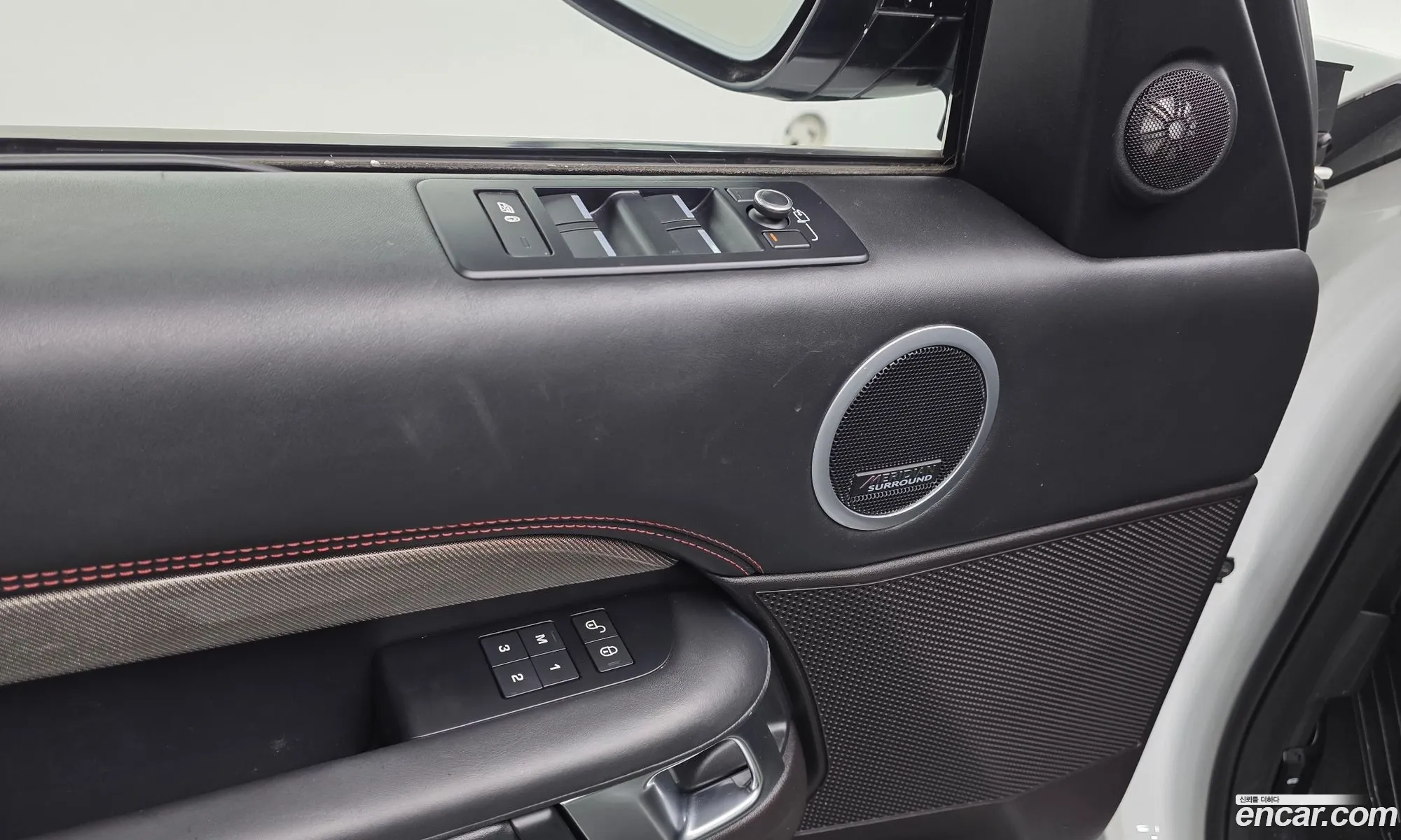 Land Rover Discovery 5 2017 SALRHBBK1HA032254 — 23