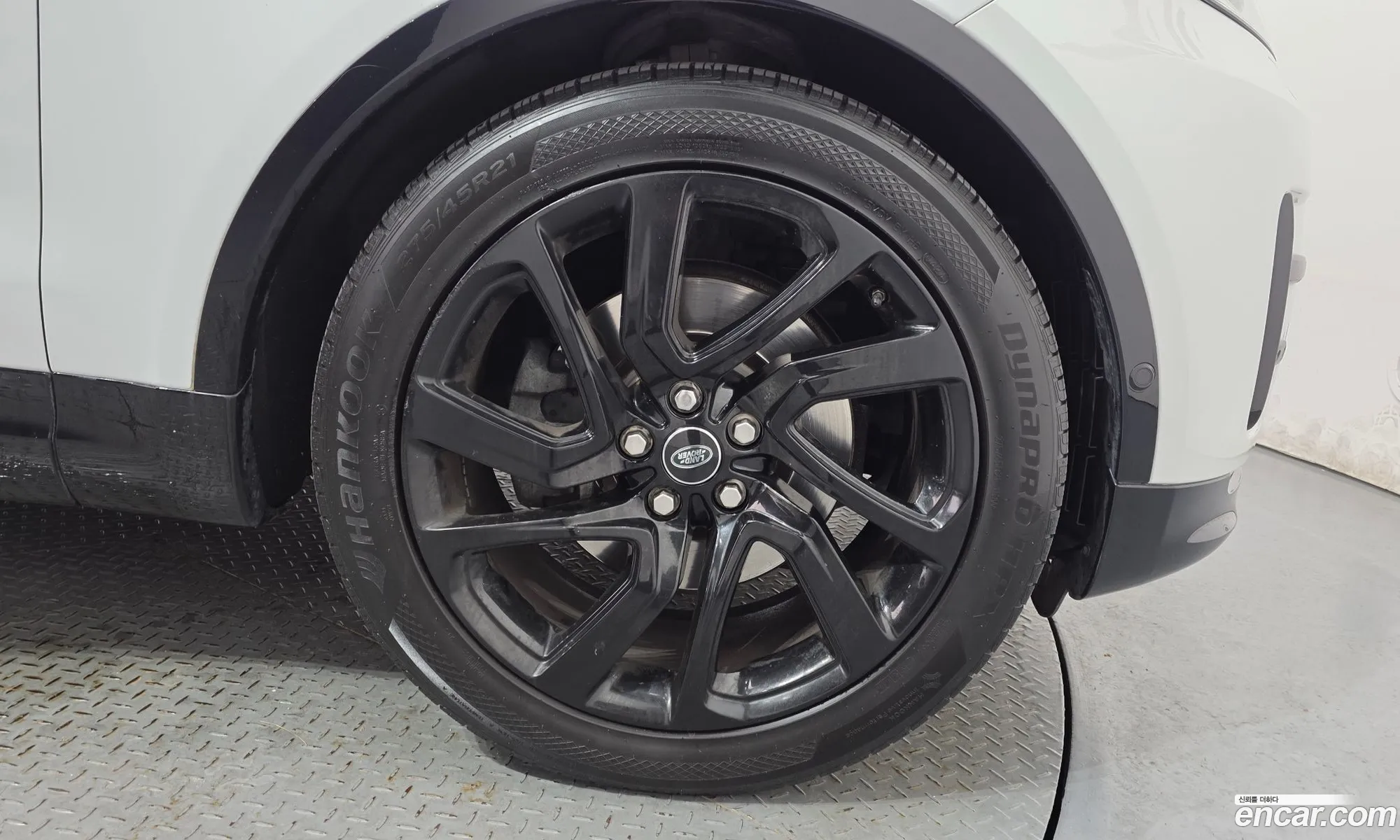 Land Rover Discovery 5 2017 SALRHBBK1HA032254 — 5