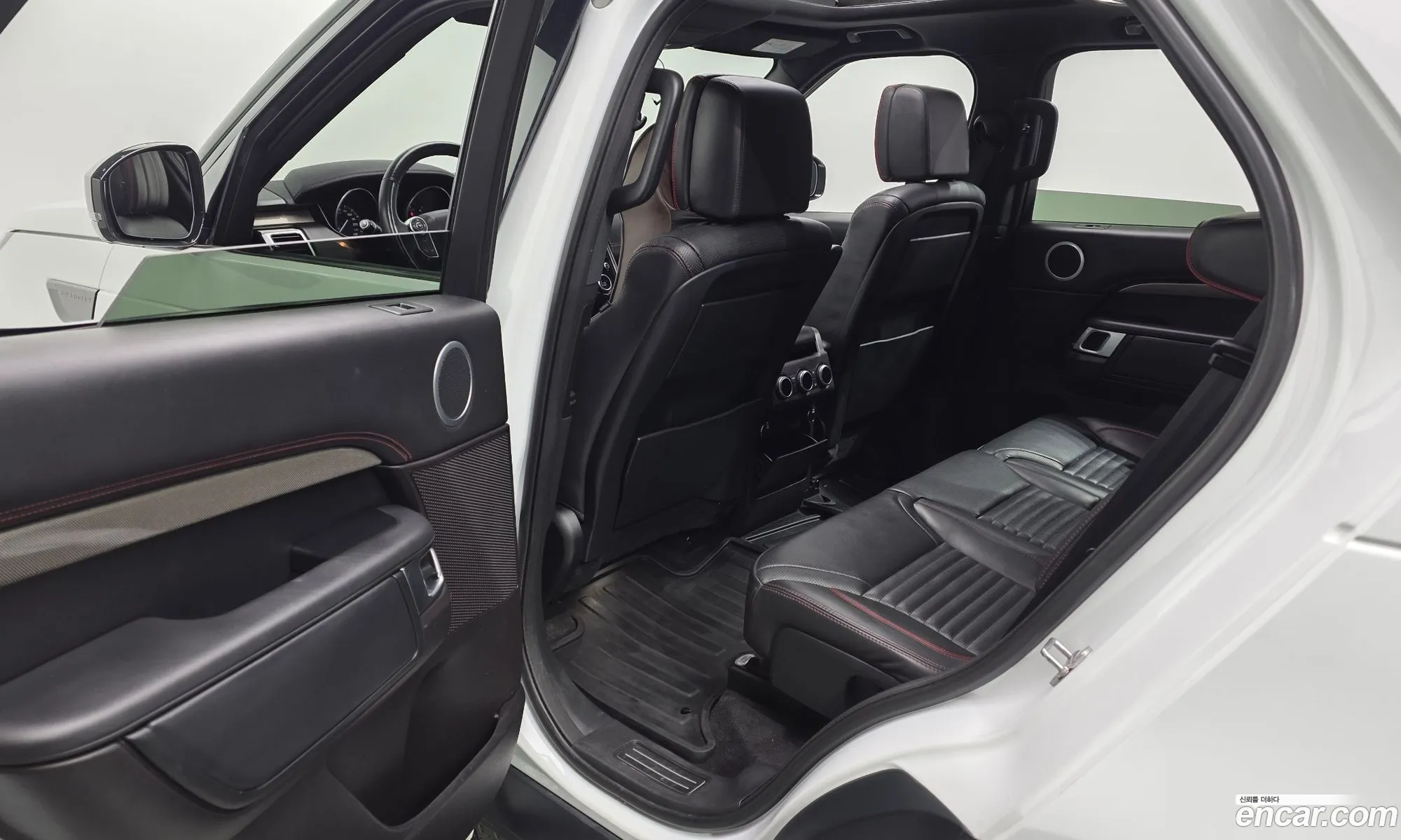 Land Rover Discovery 5 2017 SALRHBBK1HA032254 — 16