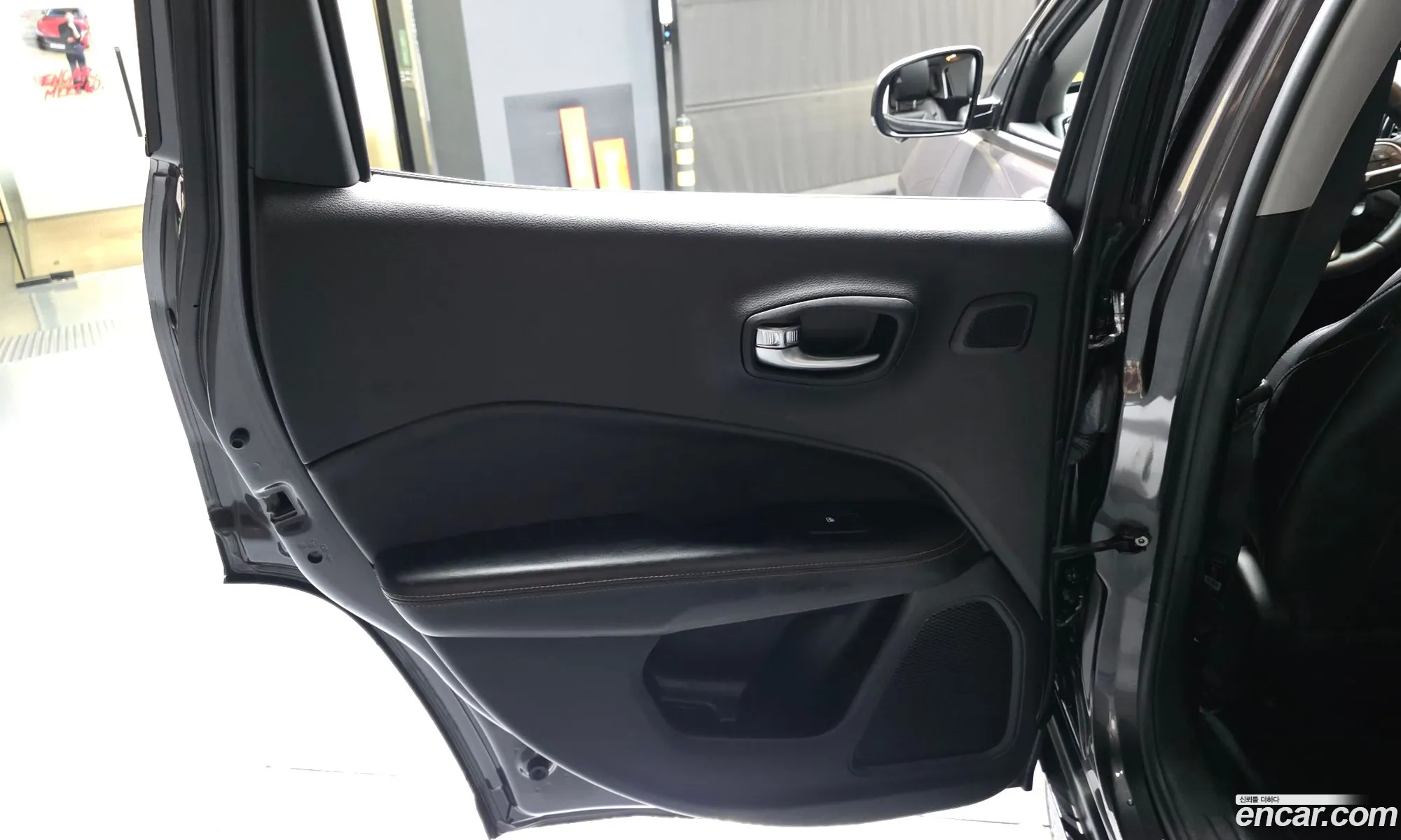 Jeep Compass 2019 3C4NJDCB3KT598369 — 18