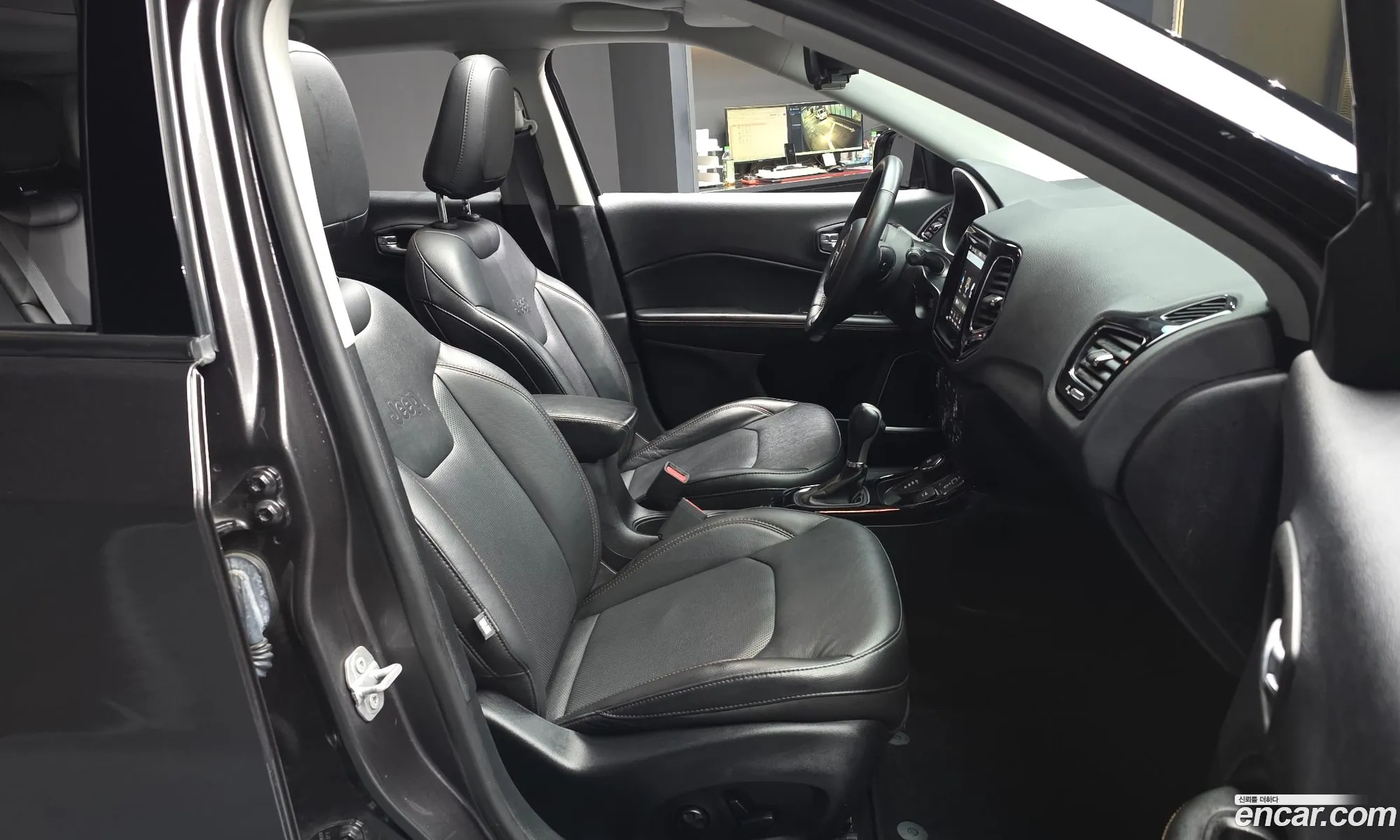 Jeep Compass 2019 3C4NJDCB3KT598369 — 3