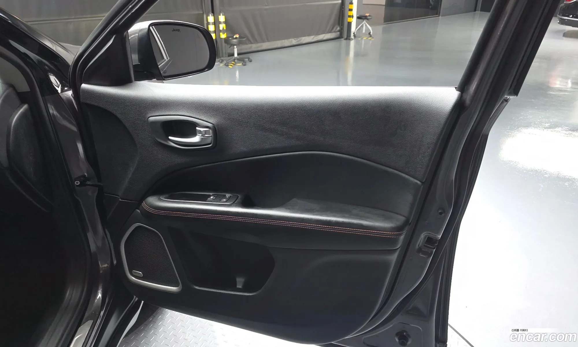 Jeep Compass 2019 3C4NJDCB3KT598369 — 9
