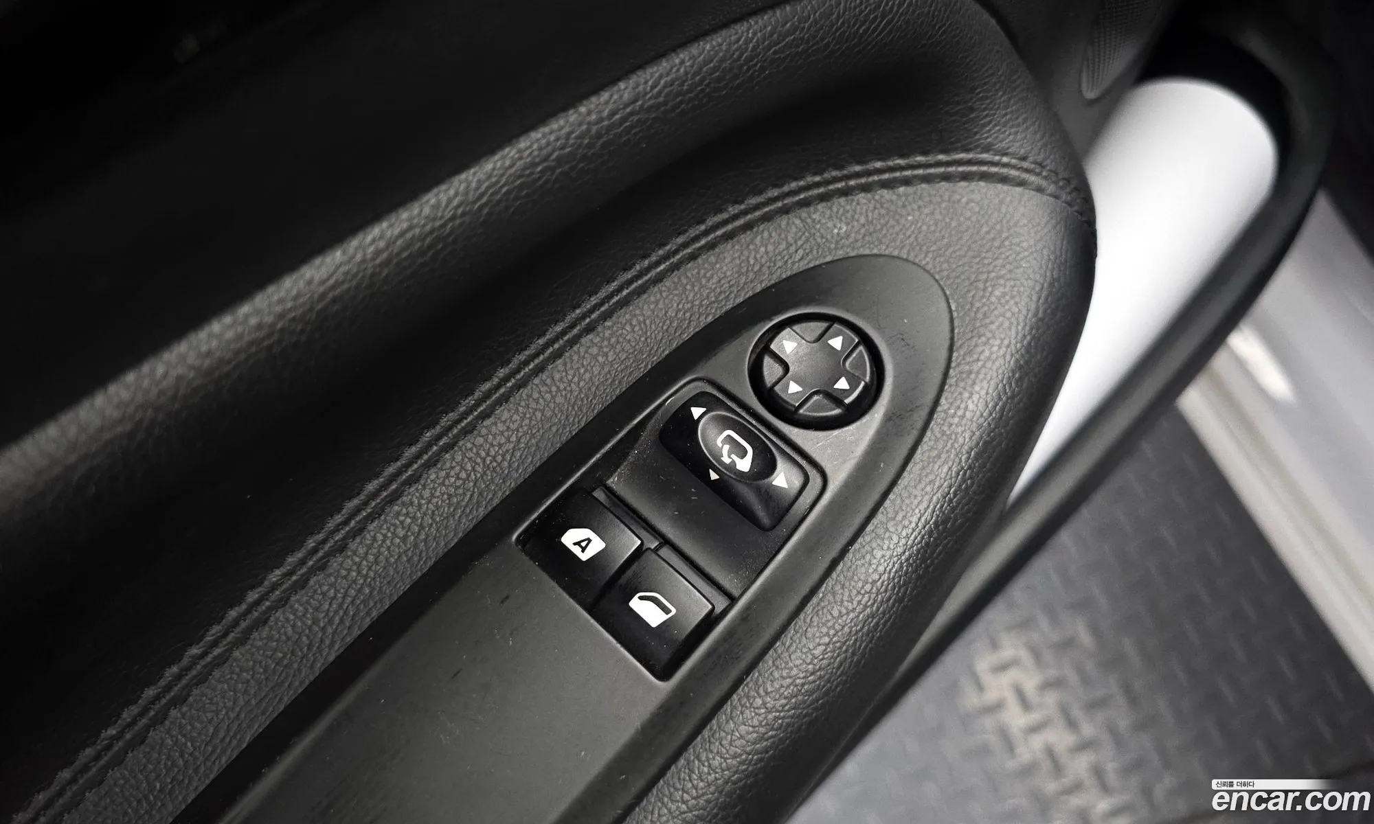 Citroen/DS DS3 2017 VF7SABHYMHW500152 — 16