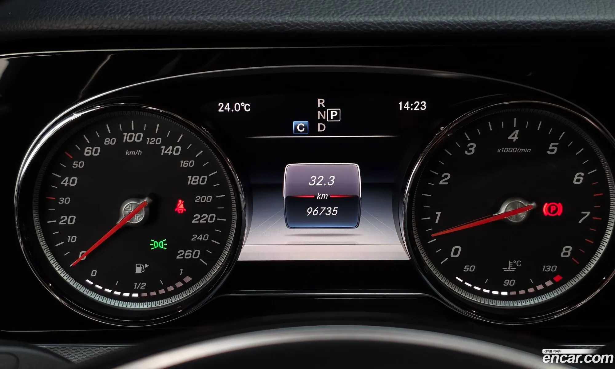 Mercedes-Benz E-Class W213 2016 WDDZF4CB1HA126096 — 26