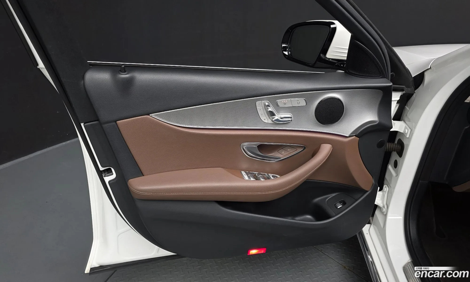 Mercedes-Benz E-Class W213 2016 WDDZF4CB1HA126096 — 3