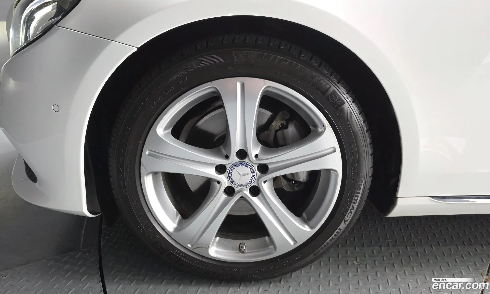 Mercedes-Benz E-Class W213 2016 WDDZF4CB1HA126096 — 12