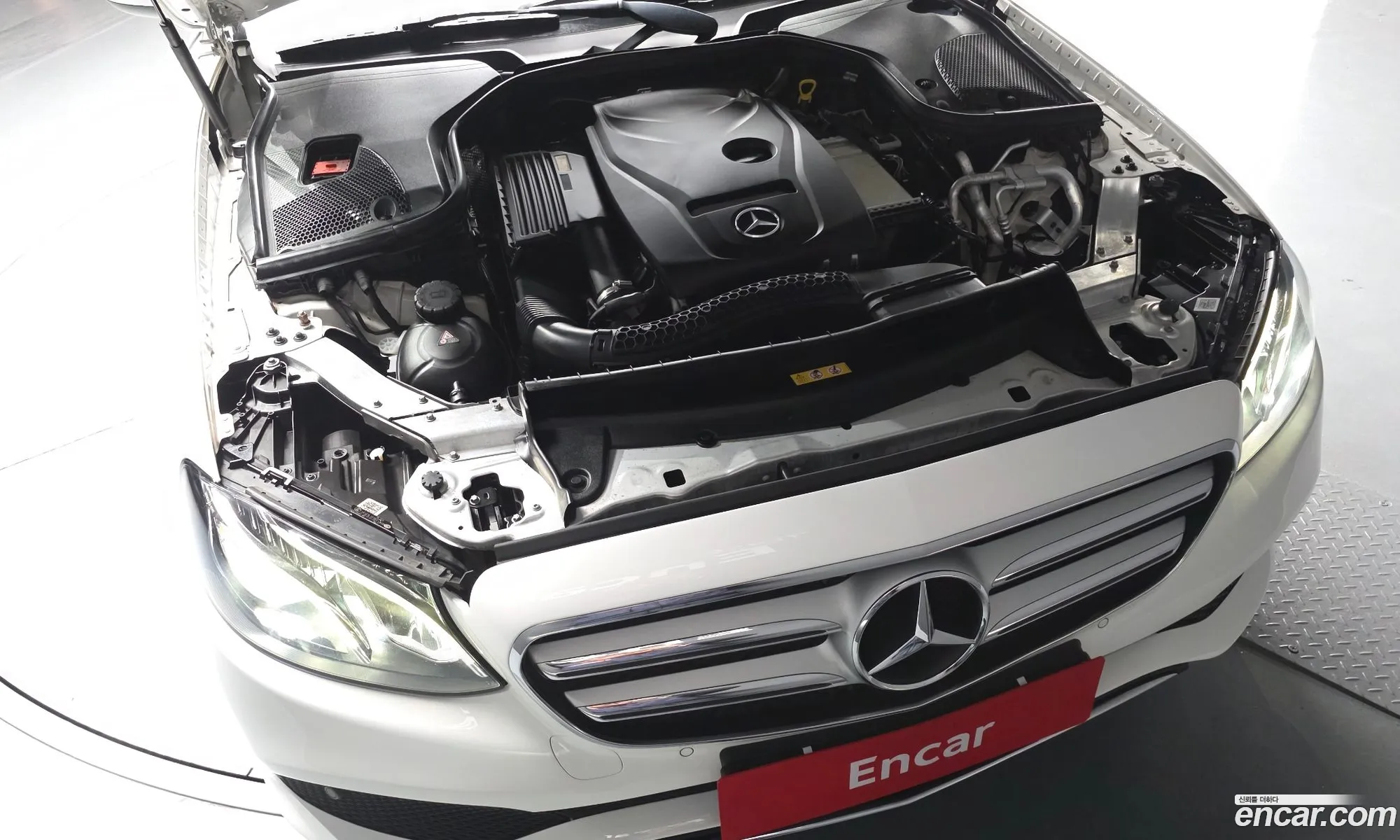 Mercedes-Benz E-Class W213 2016 WDDZF4CB1HA126096 — 13