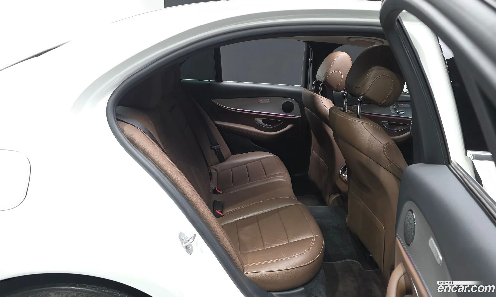 Mercedes-Benz E-Class W213 2016 WDDZF4CB1HA126096 — 17