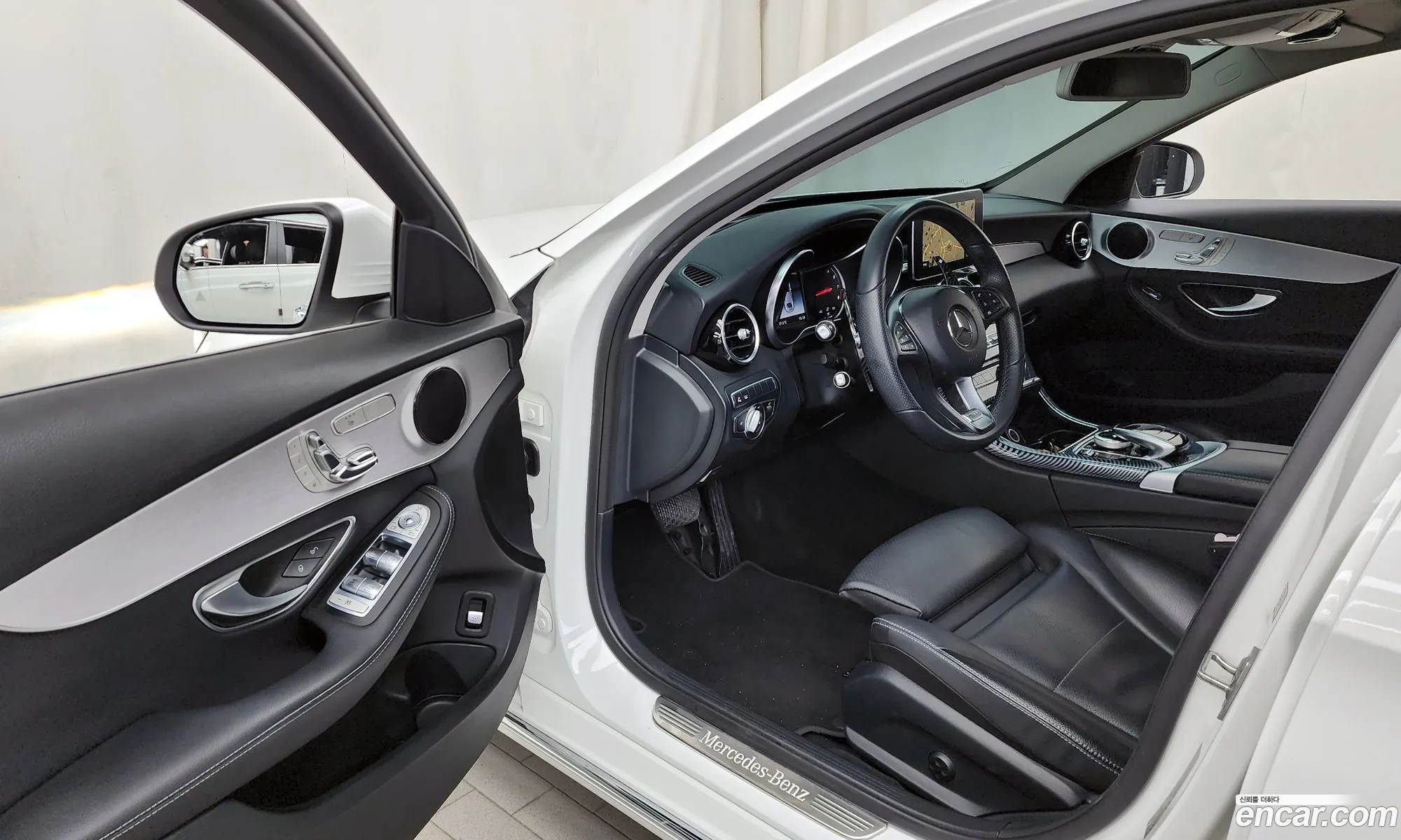 Mercedes-Benz C-Class W205 2018 WDDWF4CB4JF678221 — 32
