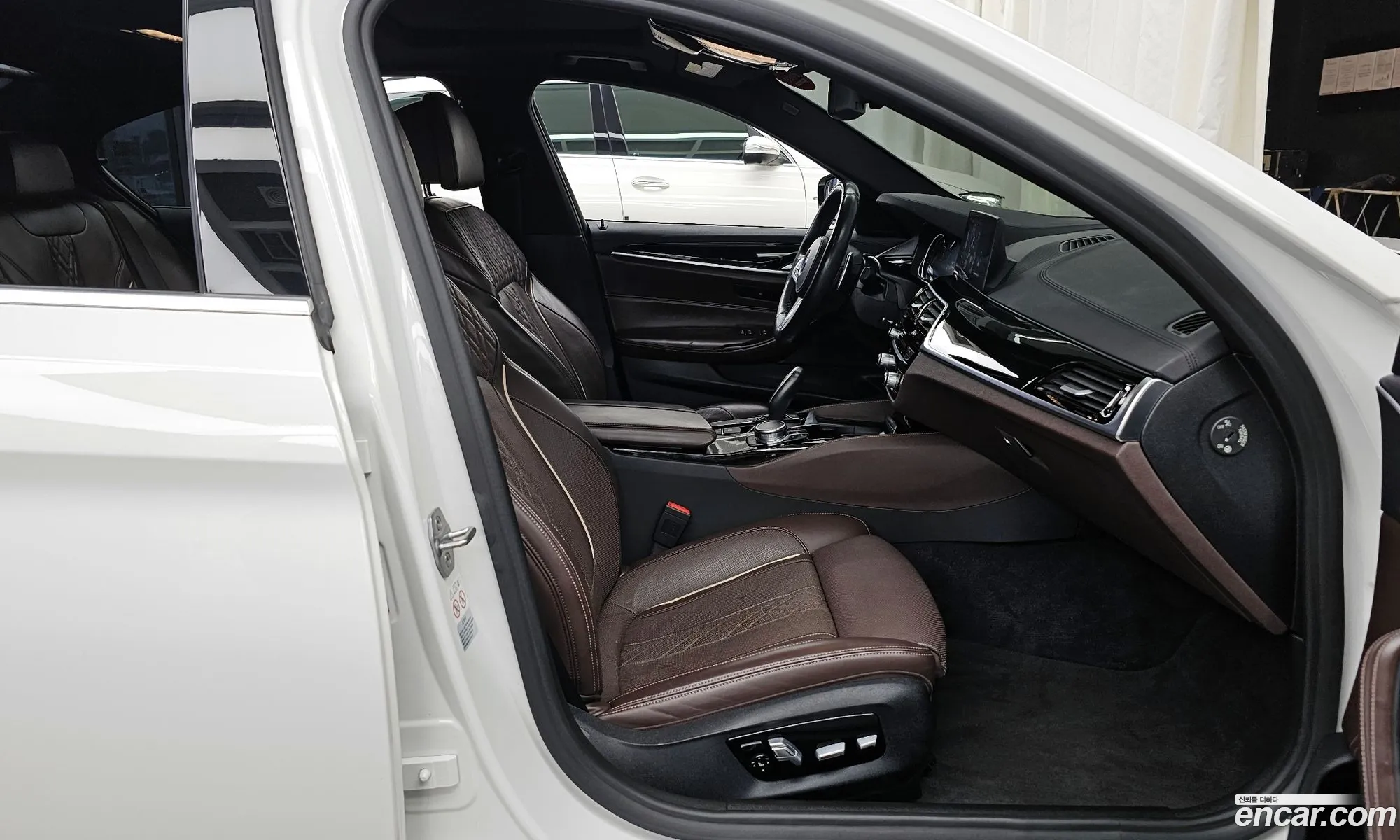 BMW 5 Series 2018 — 26