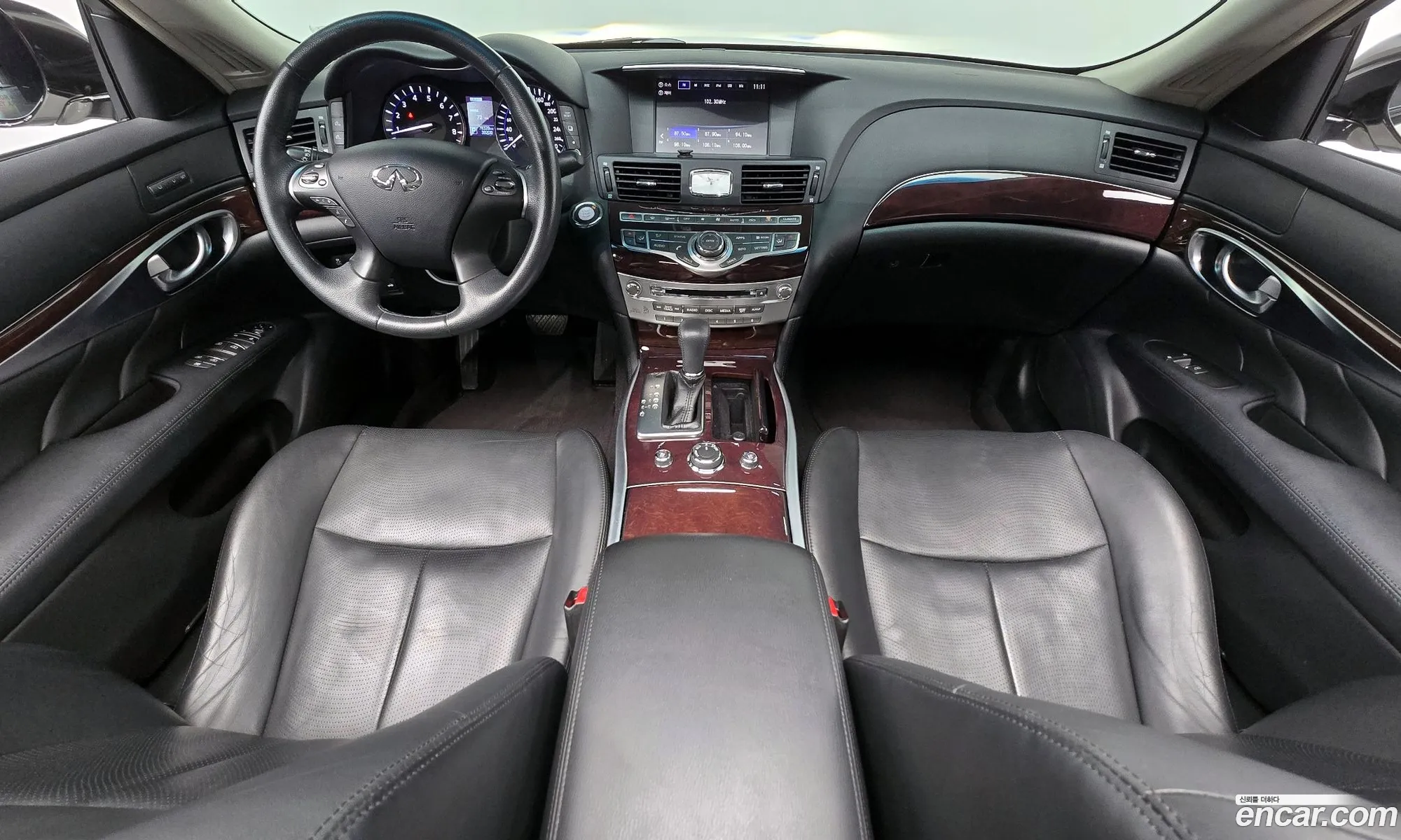 Infiniti Q70